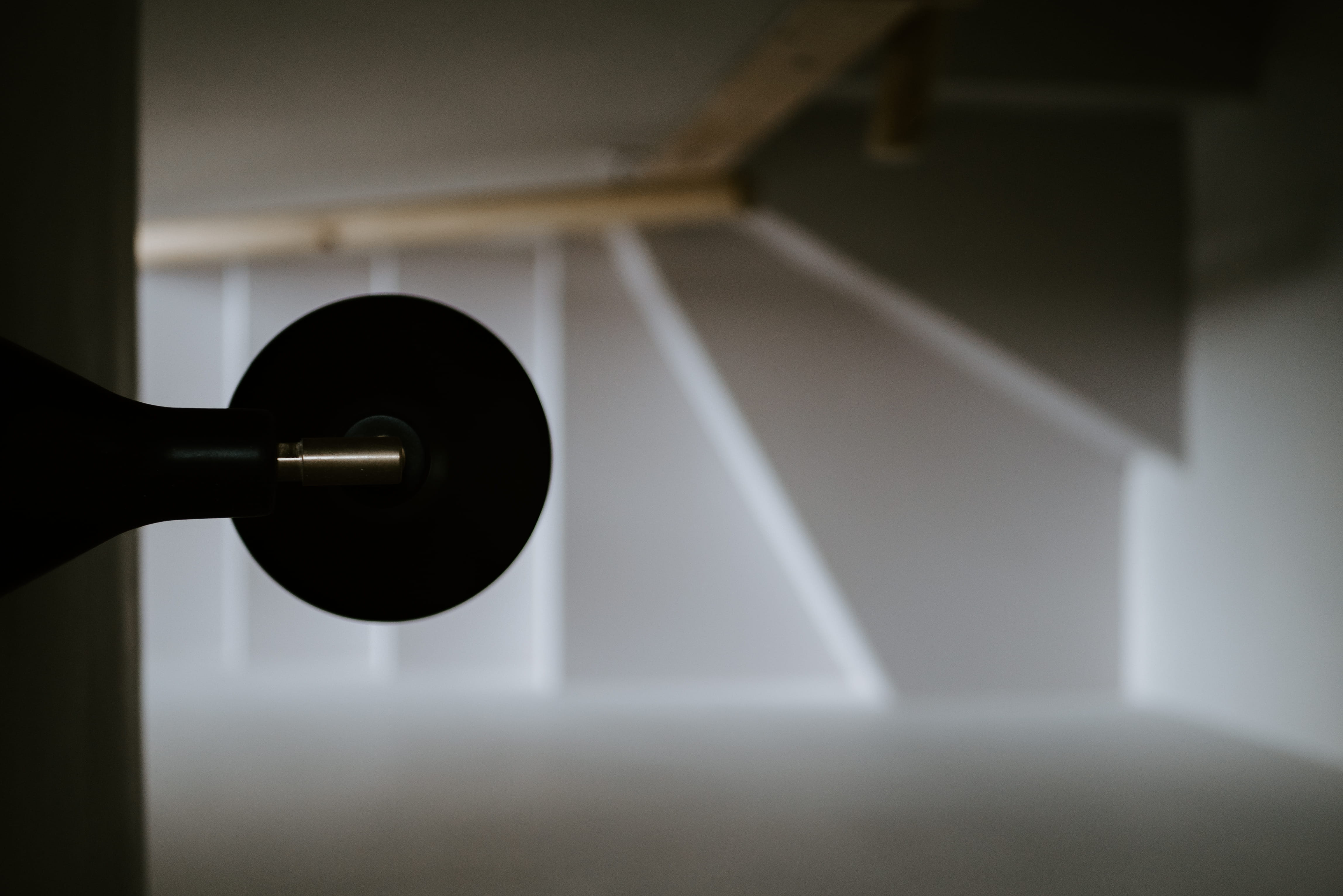 downlight, bokeh, sports training, exercising, united kingdom, barn, aish, indoors, blur, day, close-up, white, black, weight, healthy lifestyle, 4K, sport, HD Wallpaper