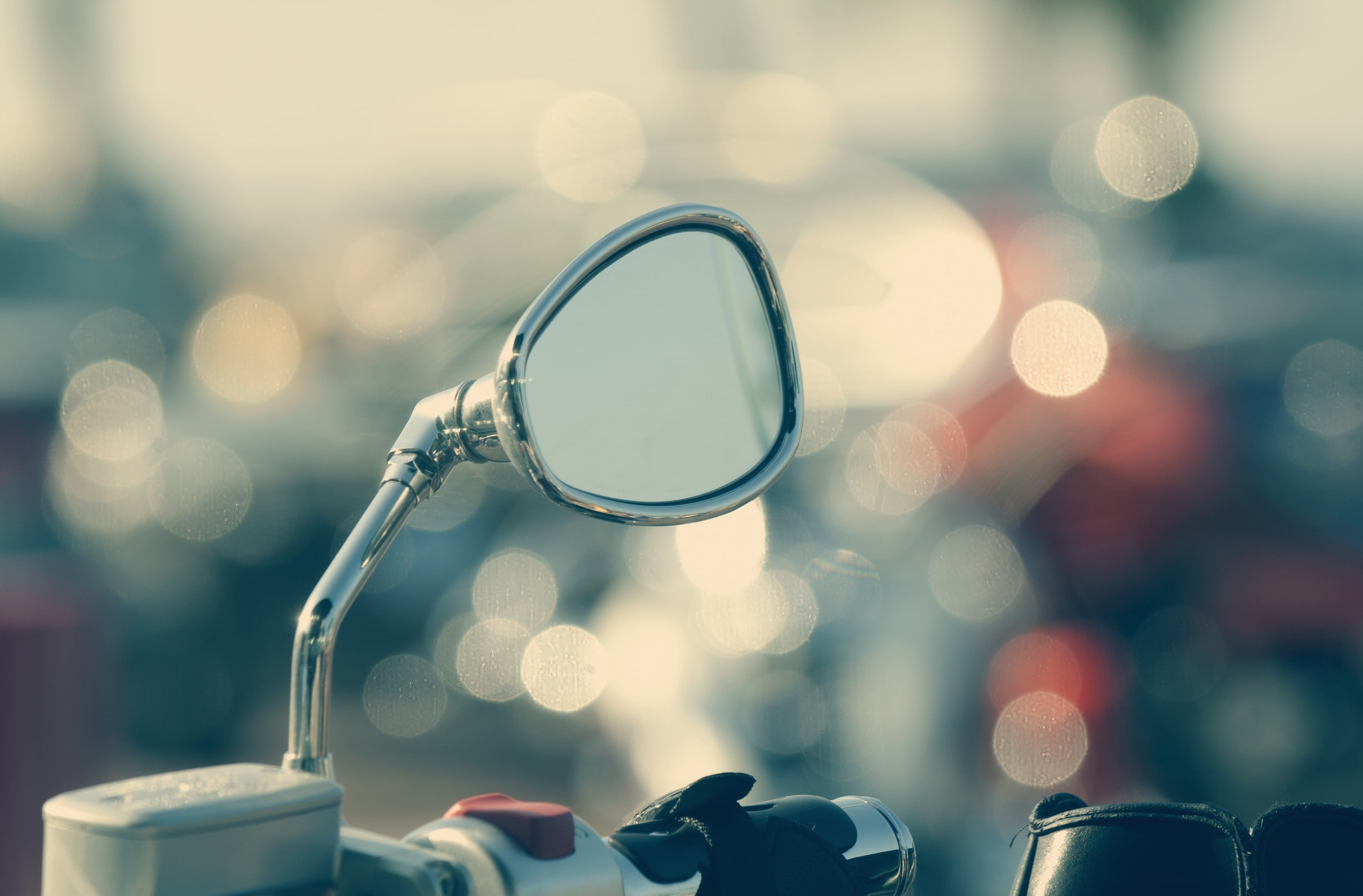 single object, focus on foreground, eyewear, fashion, circle, personal accessory, Harley, Aero, security, jeddah, lens flare, indoors, selective focus, HD Wallpaper