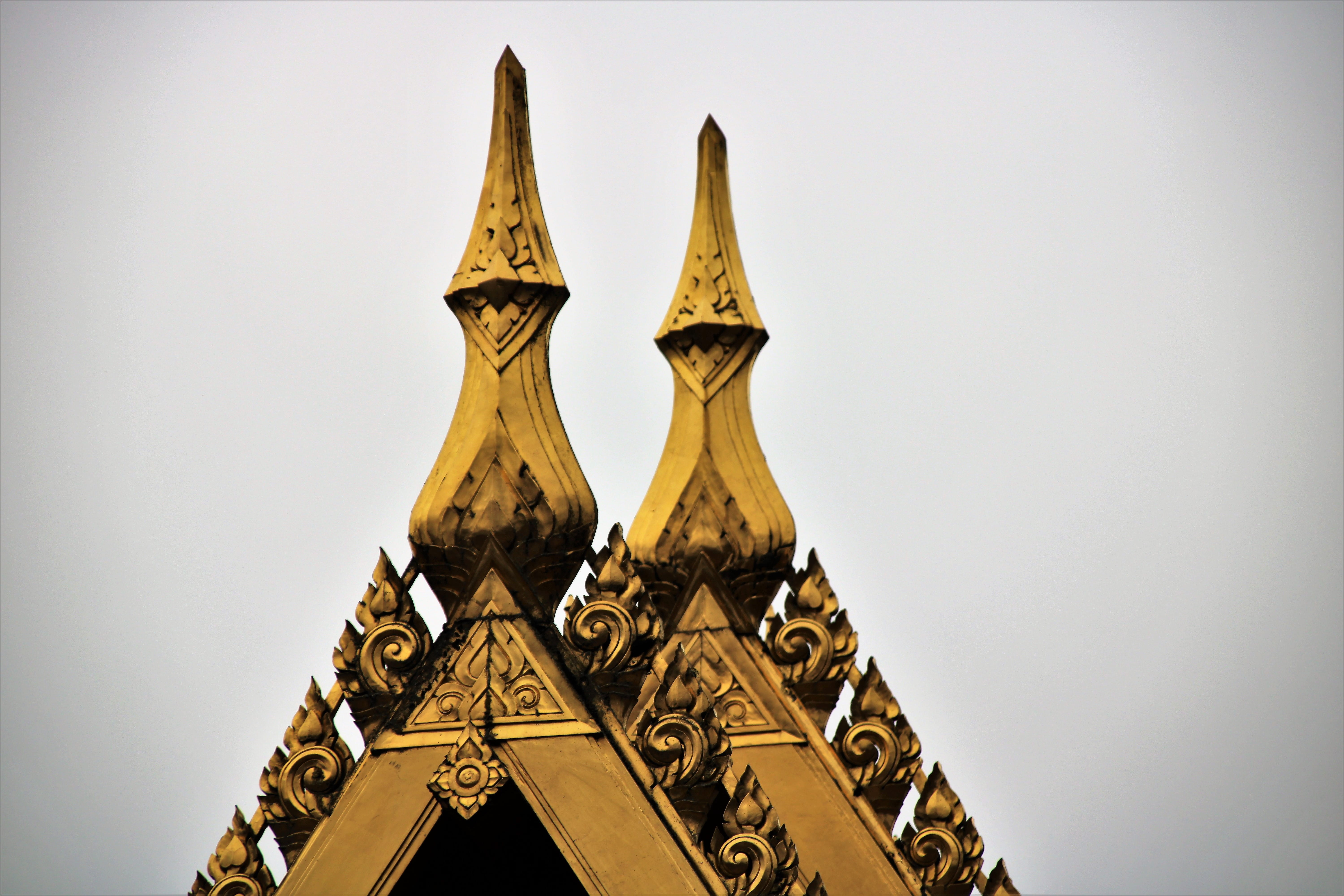 building, sky, gold colored, no people, close-up, gray, royalty, crown, the past, 5K, ornate, built structure, architecture, yellow, travel destinations, HD Wallpaper