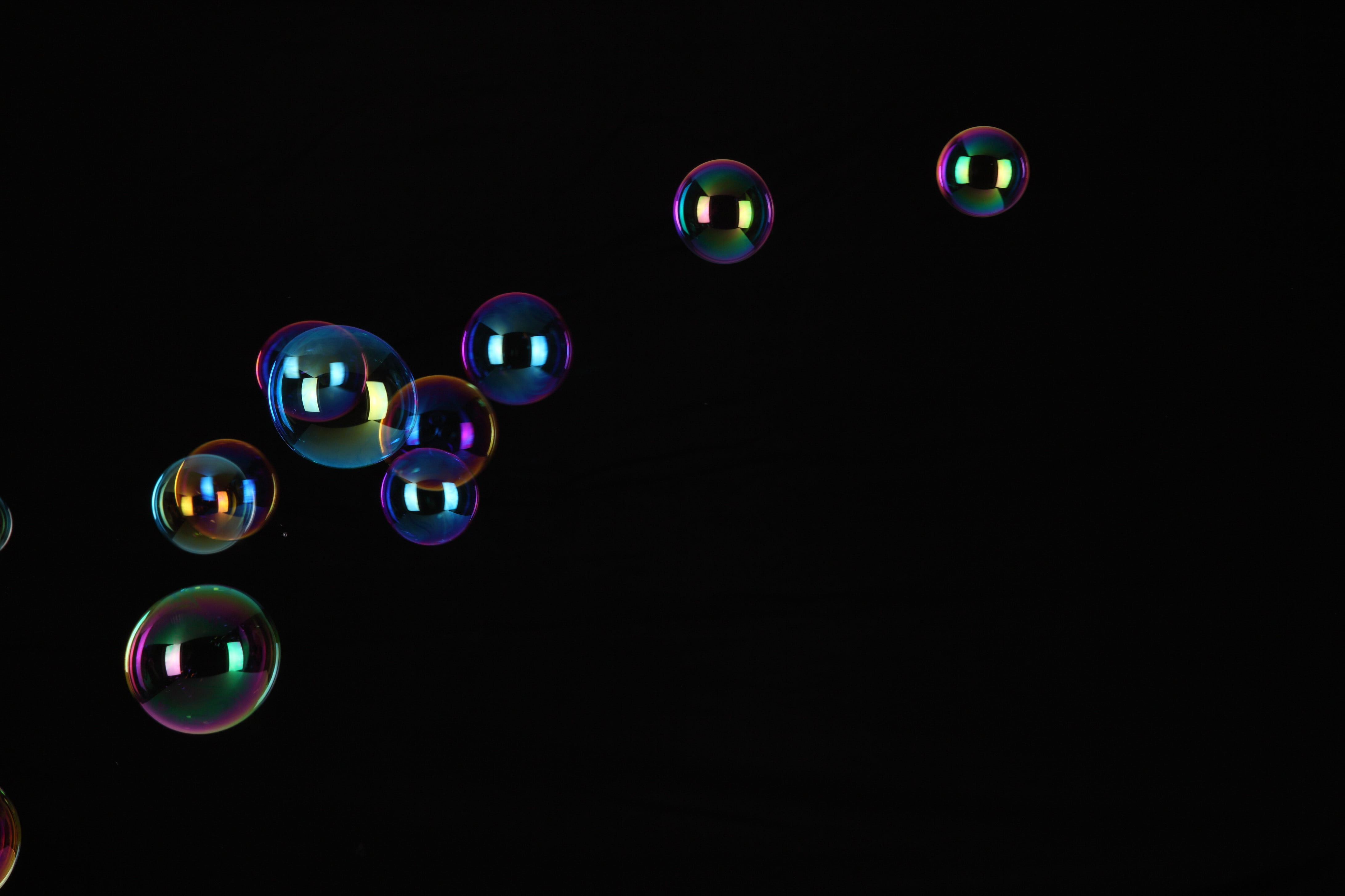 backgrounds, multi Colored, circle, geometric shape, fragility, light - Natural Phenomenon, reflection, blue, shape, indoors, flying, vulnerability, soap Sud, HD Wallpaper