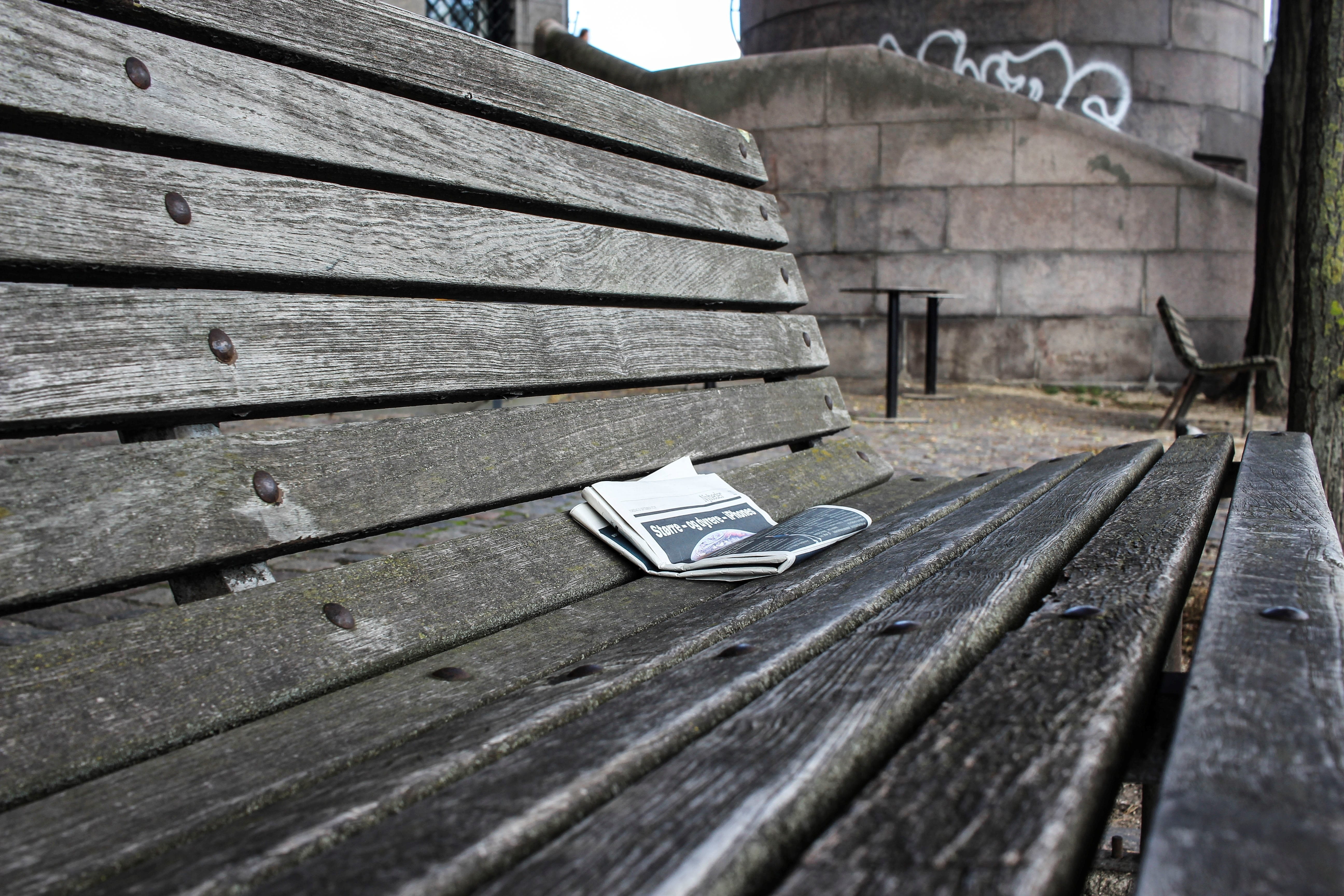pattern, built structure, read, lunch break, recovery, newspaper, wood - material, weathered, metal, relaxation, day, wooden bench, 5K, run-down, deterioration, HD Wallpaper