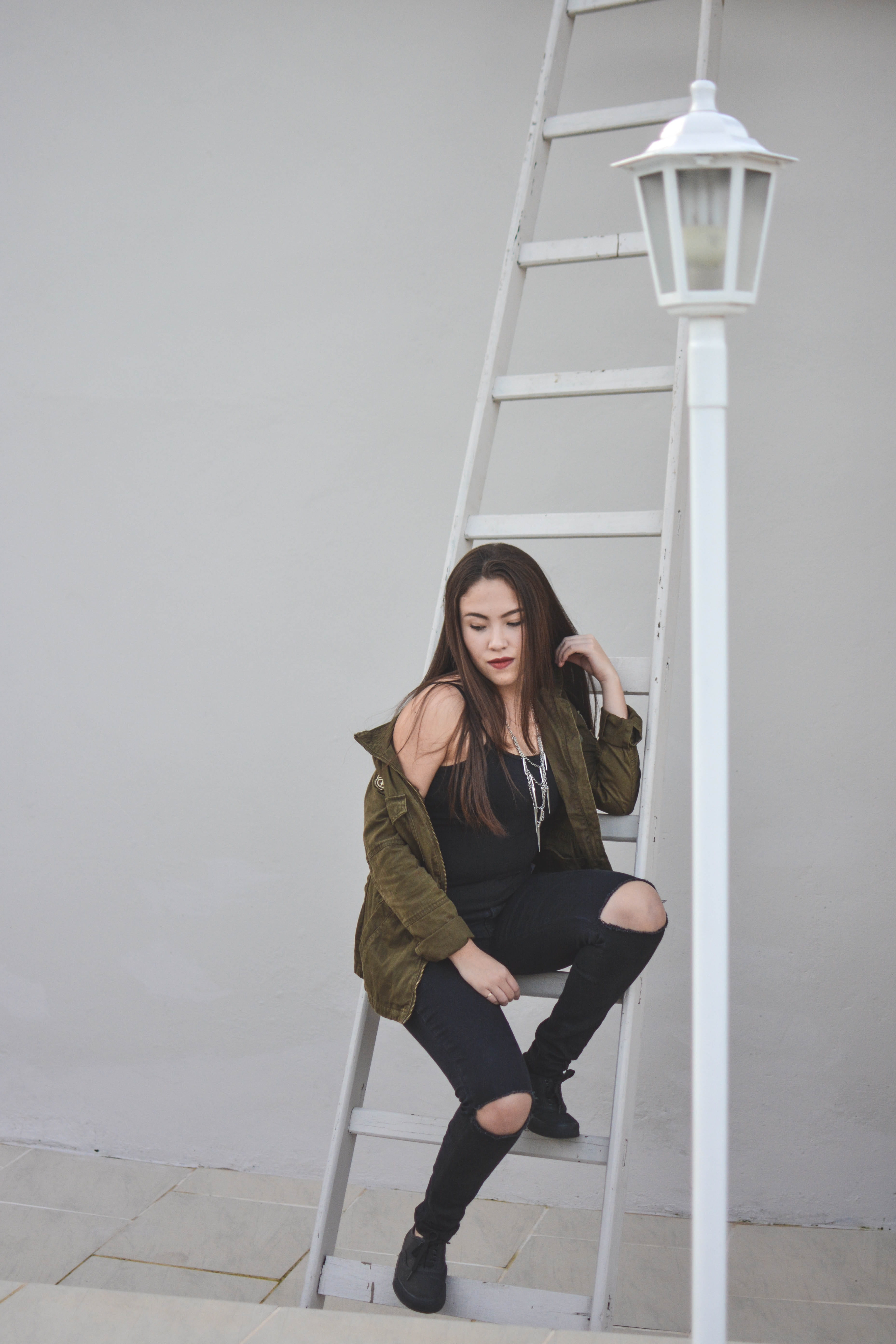 beautiful woman, steel, casual clothing, front view, womans shoulder, seat, brunette, gray, wall - building feature, sat, sitting, pose, young women, lanternt, Phone HD Wallpaper