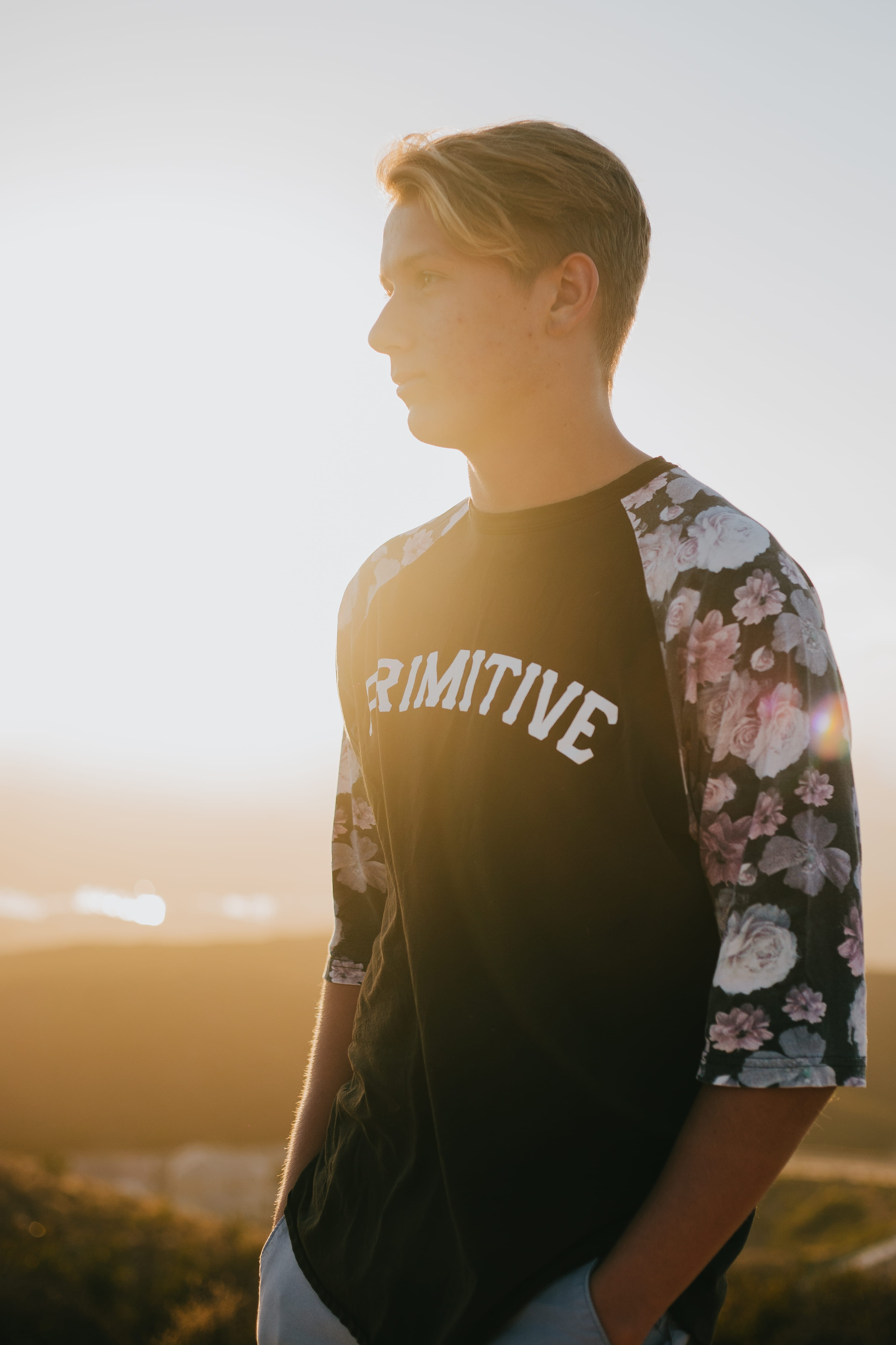 looking, one person, double peak park, lifestyles, teenager, pants, outdoors, focus on foreground, white, sunlight, carlsbad, t-shirt, looking away, real people, Phone HD Wallpaper