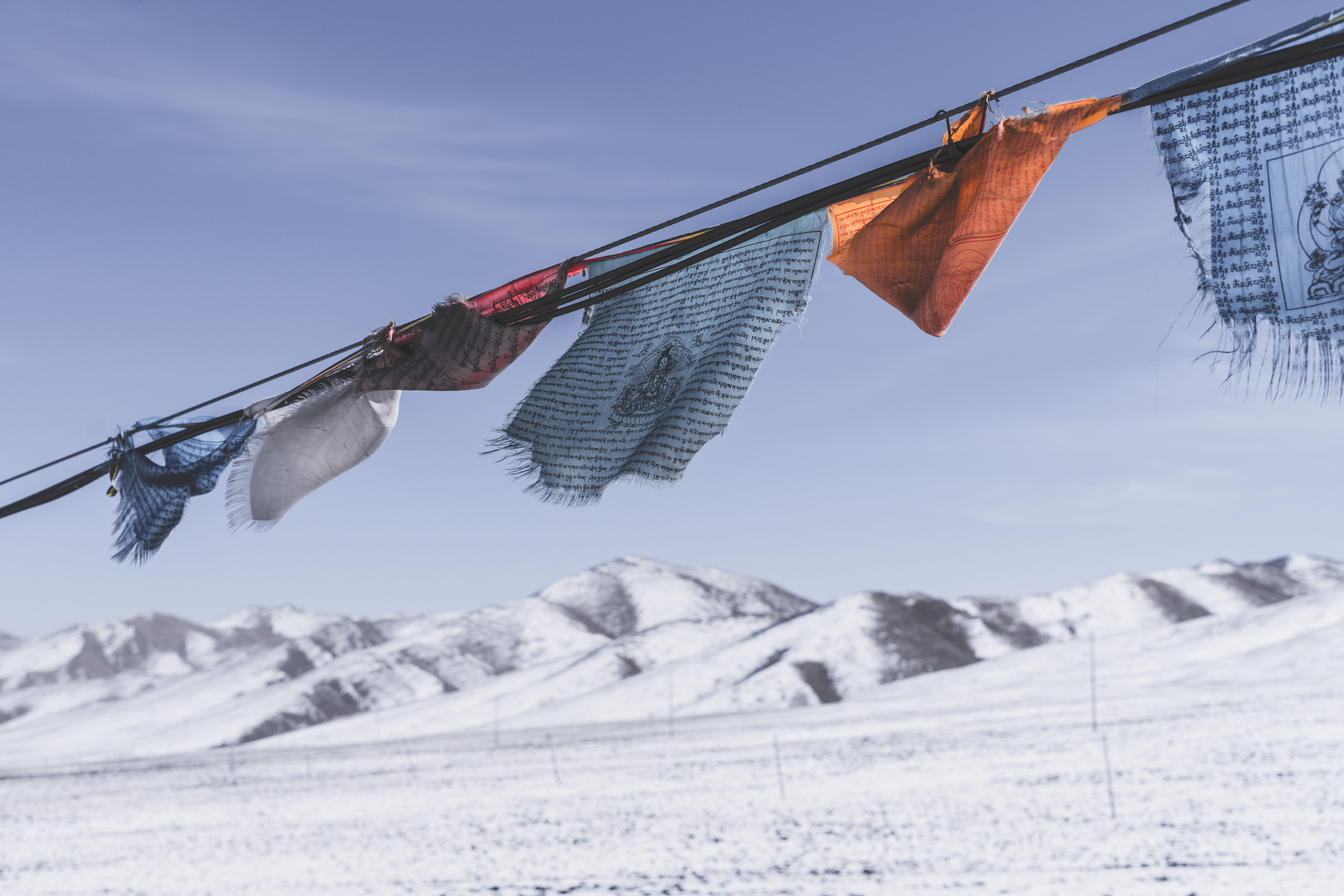 low angle view, bird, drying, snow, animal, mountain range, sport, apparel, wire, clothing, sports, mountain, sky, ice, furniture, textiles, cold temperature, HD Wallpaper