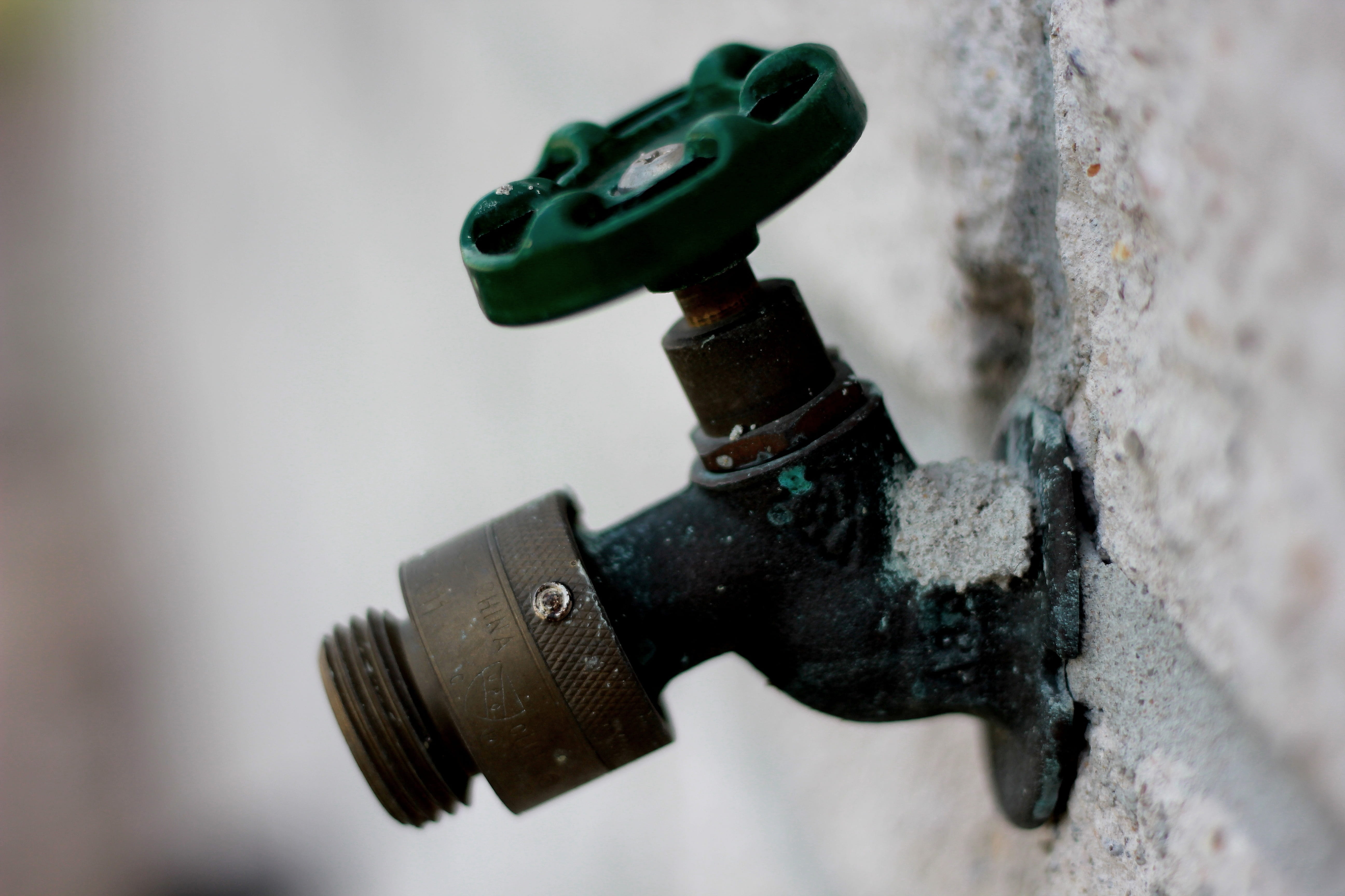 closeup, Plumbing, metal, indoors, glove, 5K, aggression, Faucet, rusty, focus on foreground, cold temperature, day, green color, old, gray, holding, snow, HD Wallpaper