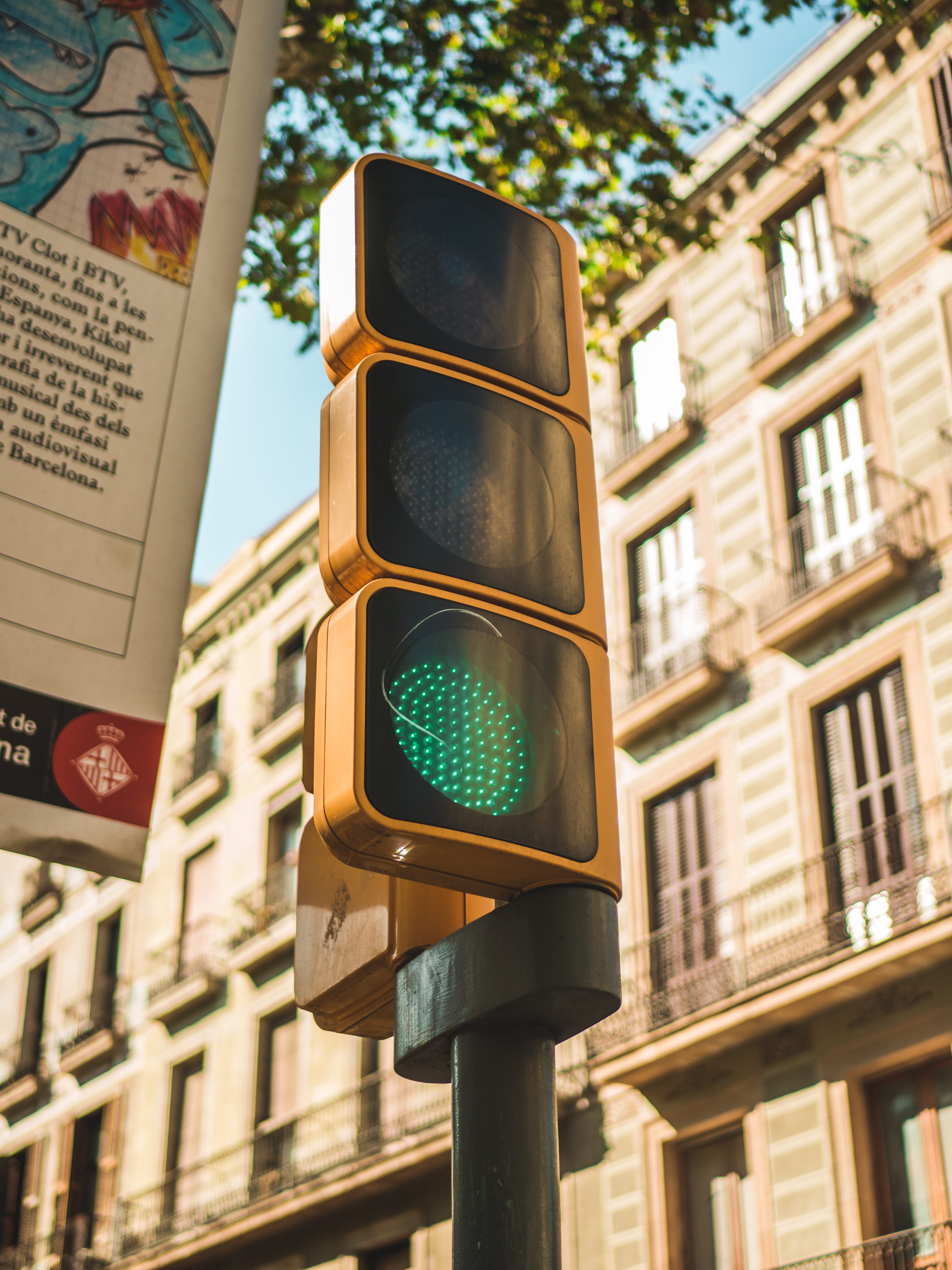 traffic, green traffic light, headlight, road, city, road sign, torii, building exterior, office building, green, housing, sign, 4K, architecture, light, Phone HD Wallpaper