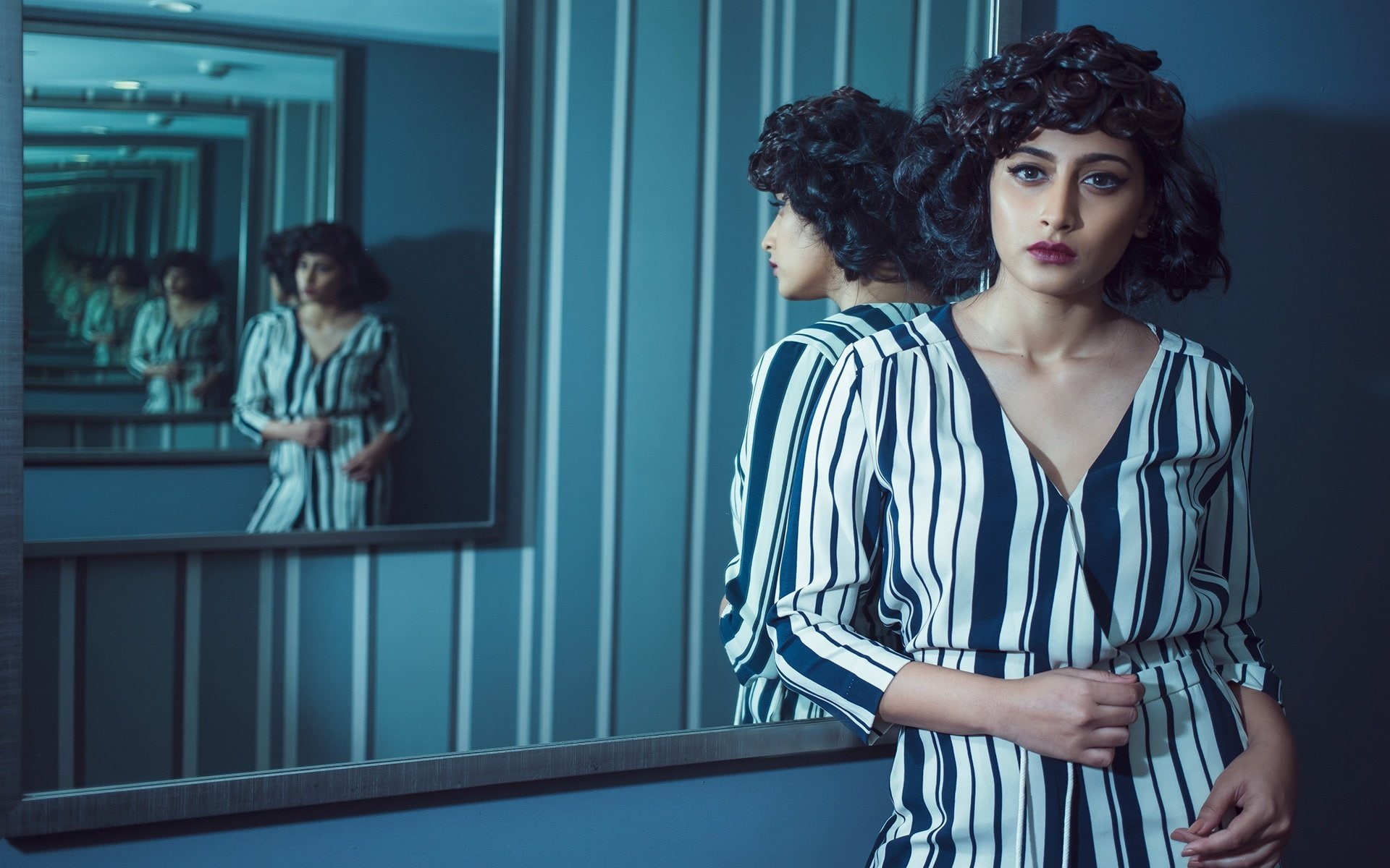 Kavya Shetty, Actress, Lipstick, Reflection, Brunette, 1080P, Mirror, Indian, Actresses, HD Wallpaper