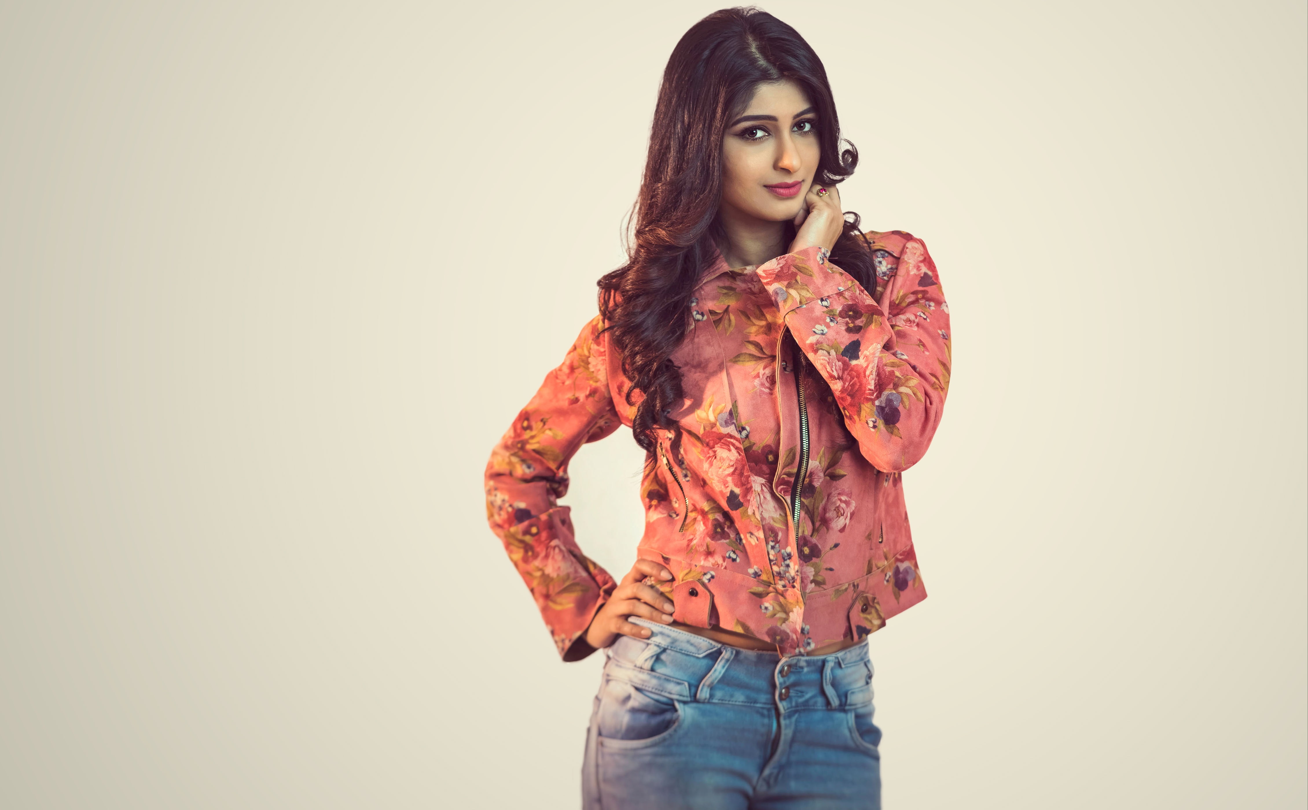 4K, Long Hair, Aditi Prabhudeva, Black Hair, Indian, Brown Eyes, Actress, Lipstick, Actresses, HD Wallpaper