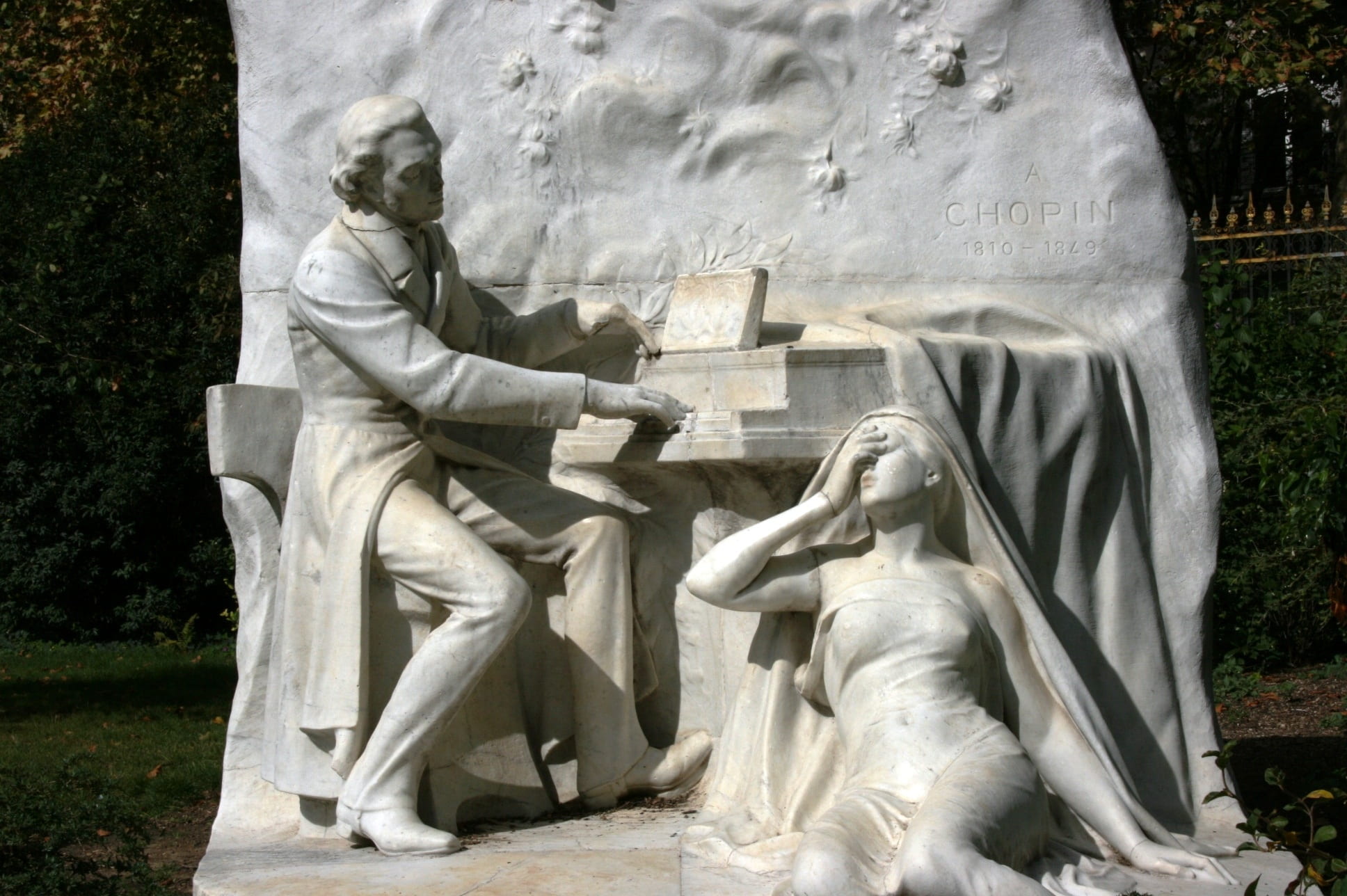 carving - craft product, concrete, outdoors, no people, representation, 1080P, the past, male likeness, human representation, day, piano, statue, nature, HD Wallpaper