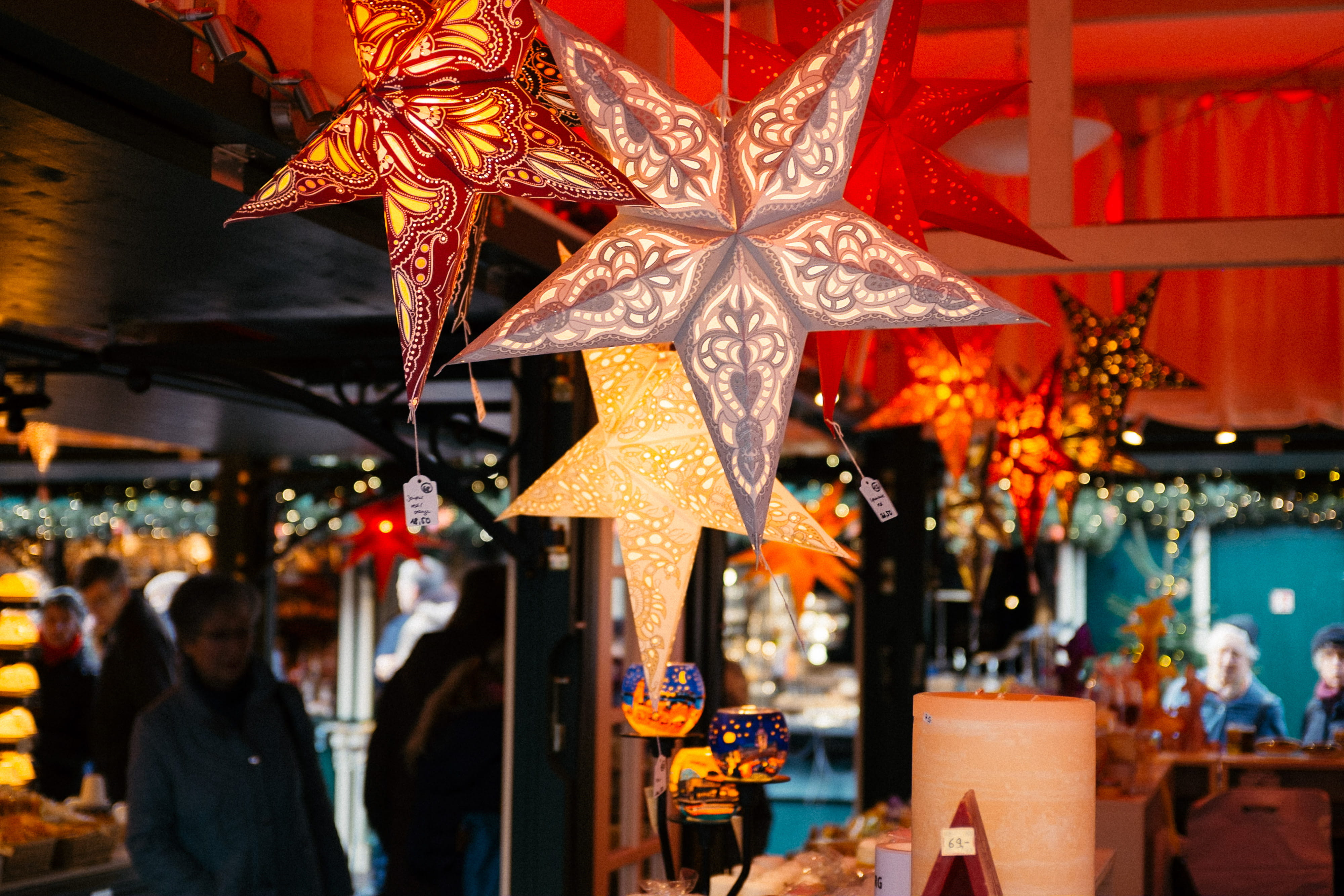 black, stall, outdoors, christmas, festive, tourism, red, celebration, people, large group of people, group of people, market stall, shopping, light, 4K, HD Wallpaper