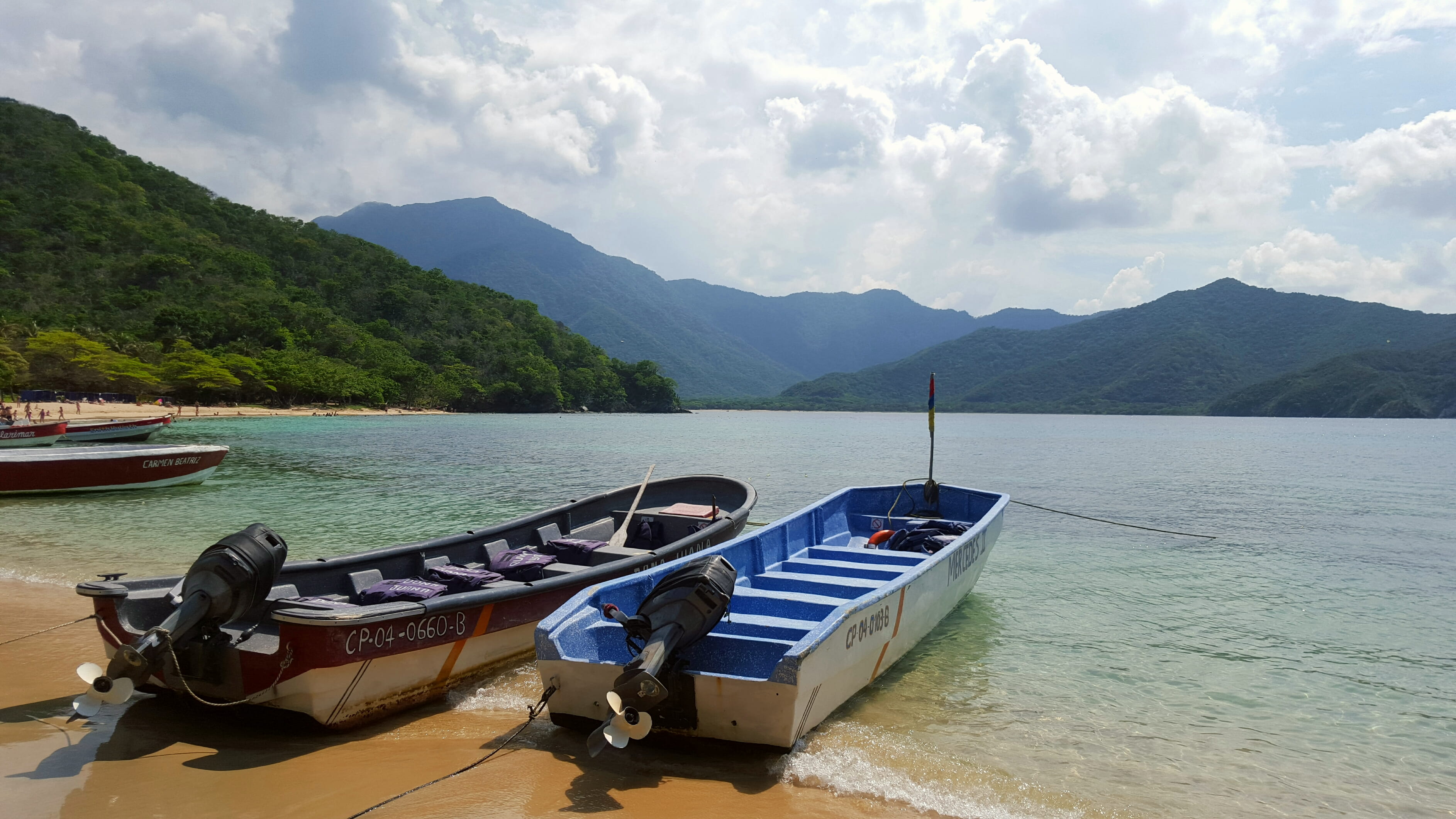 playa cristal o playa muerto, outdoors, sea, nautical vessel, moored, tranquility, scenics - nature, cloud - sky, no people, mountain, boats, colombia, HD Wallpaper