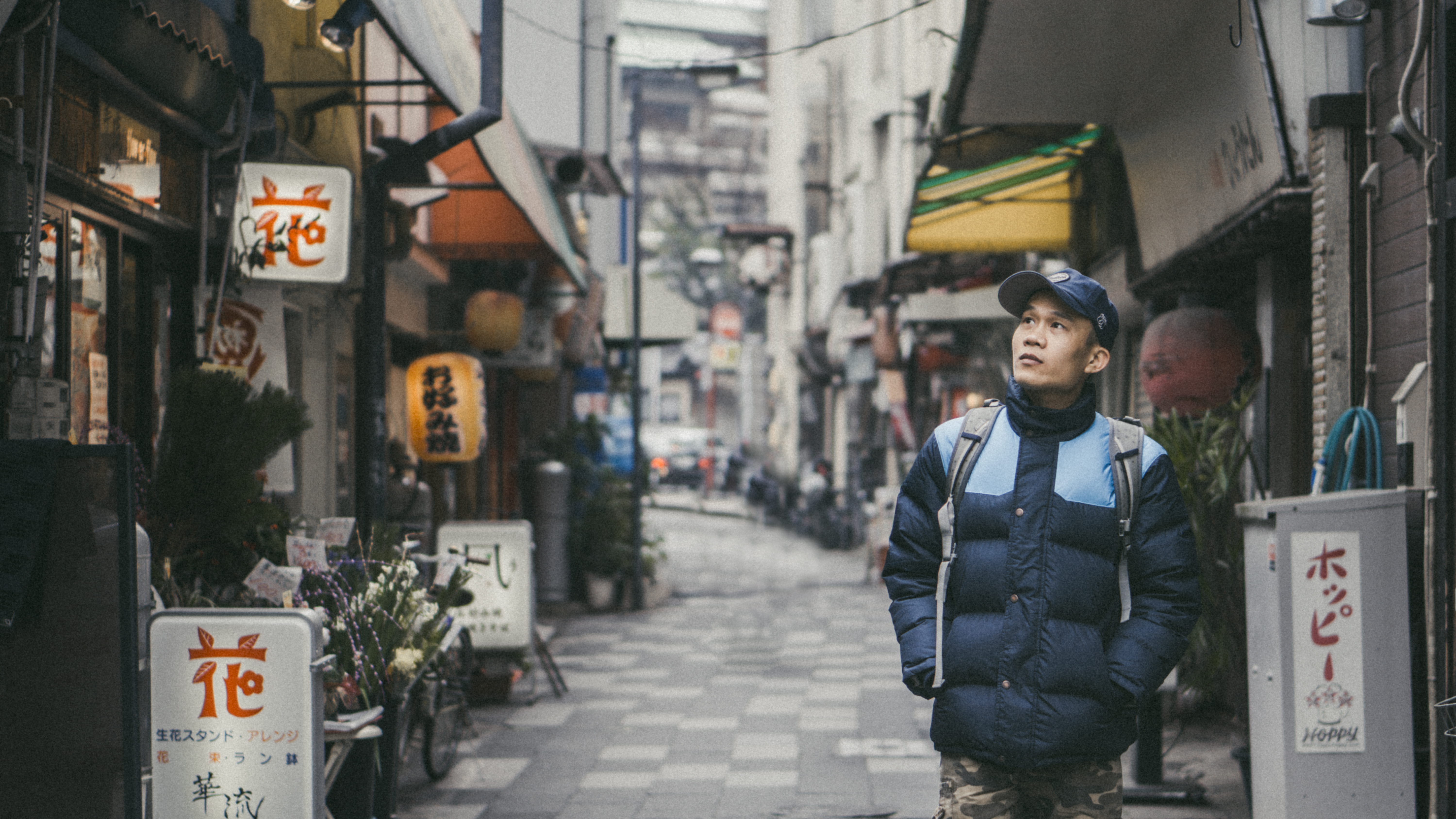 daylight, three quarter length, lifestyles, grey, street, road, shops, real people, stock, 5K, police, shopping, looking at camera, man, urban, men, clothing, HD Wallpaper