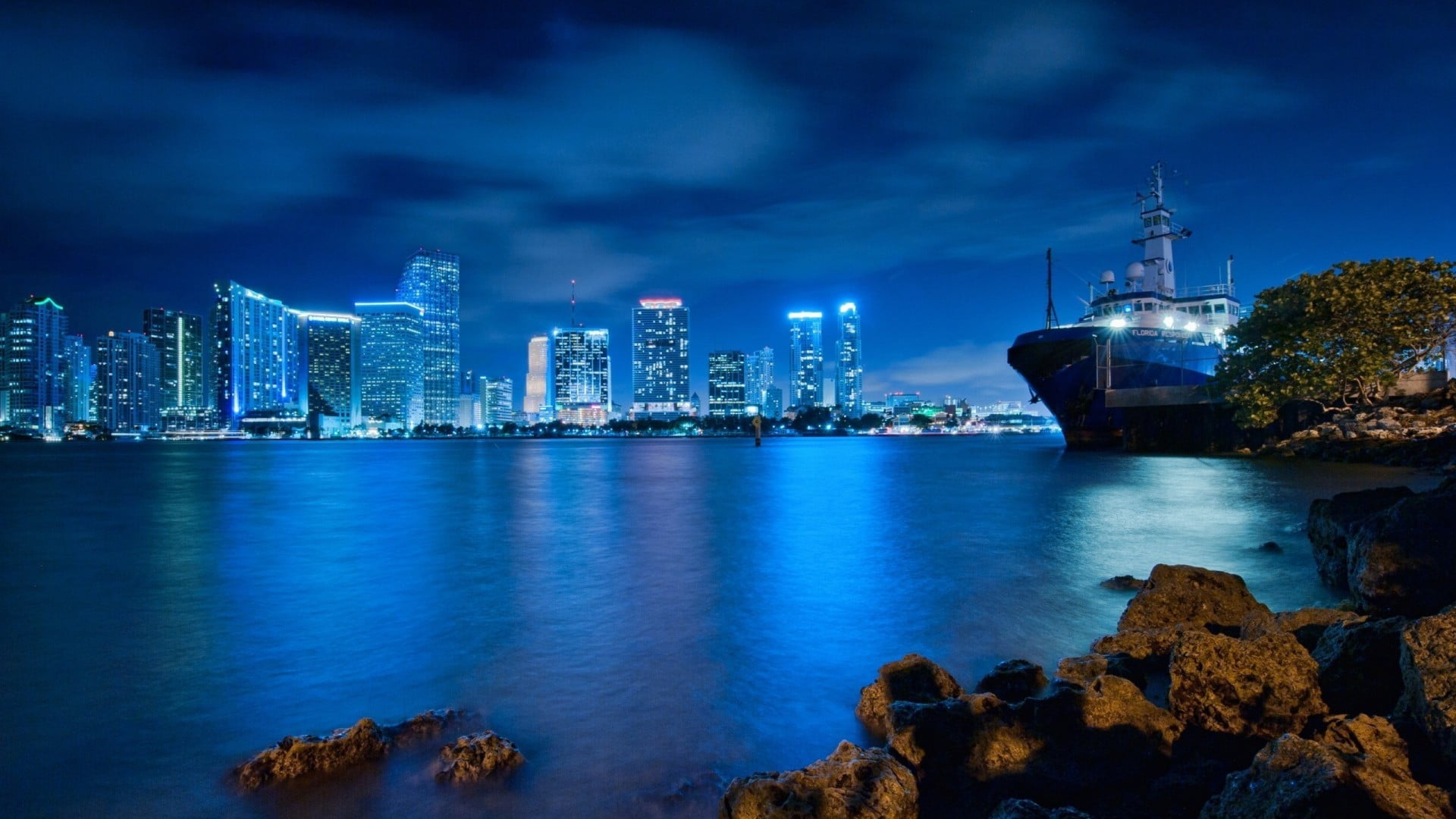downtown, cityscape, landmark, building exterior, landscape, outdoors, coast, boats, city, nature, cloud - sky, modern, office building exterior, transportation, HD Wallpaper