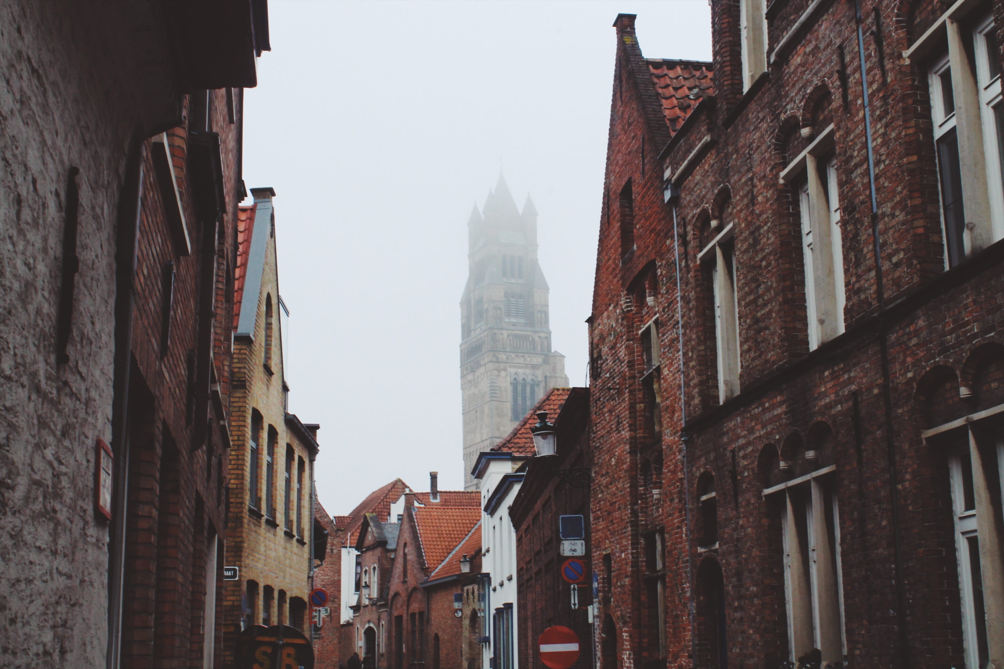 old, office building exterior, skyscraper, outdoors, 2K, tower, Foggy day, architecture, foggy, fog, urban Scene, no People, built Structure, photography, HD Wallpaper