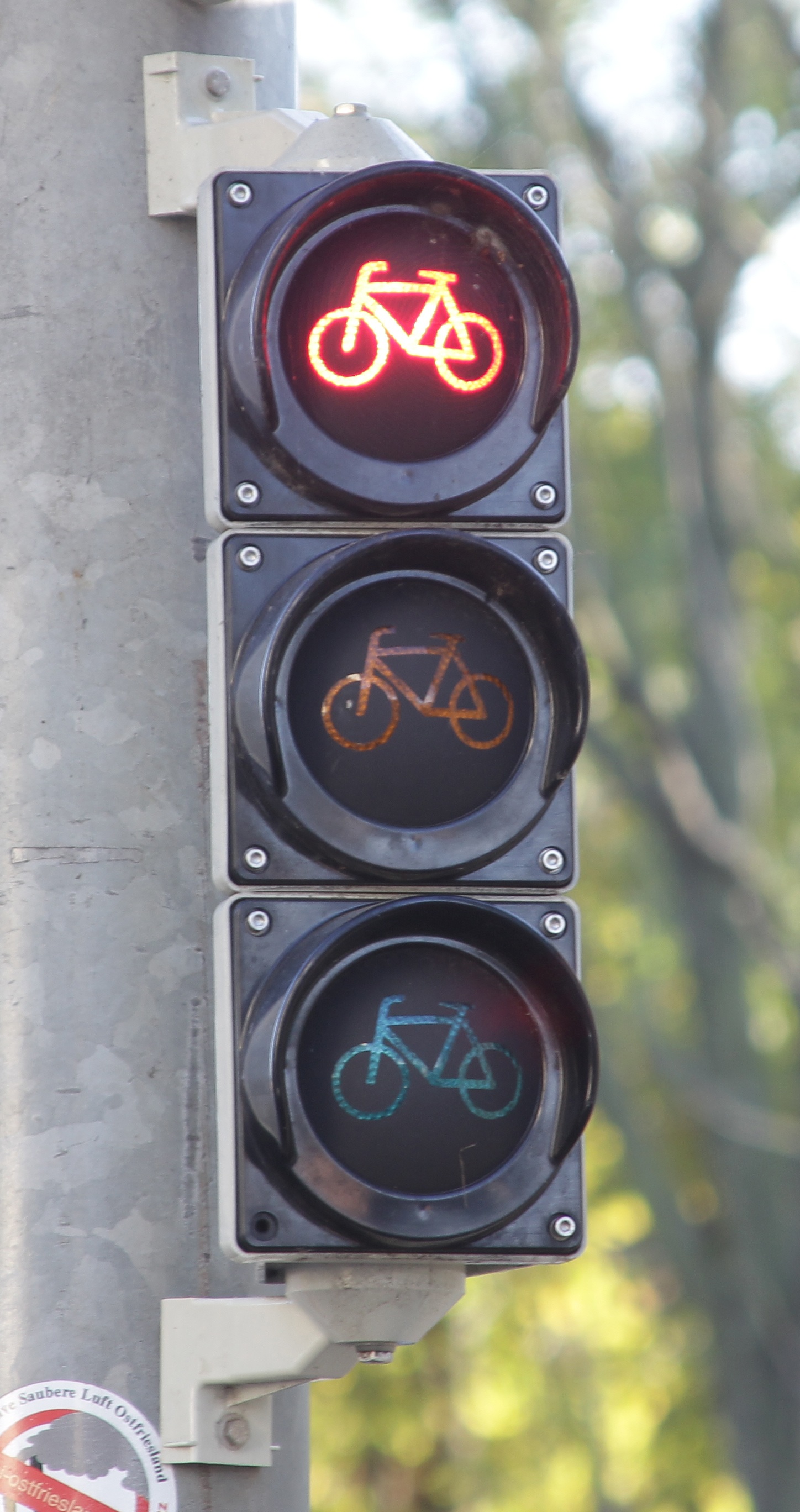 bike lights, red light, 2K, communication, stand still, light, street, traffic signal, focus on foreground, red, road Sign, road, information, no people, Phone HD Wallpaper