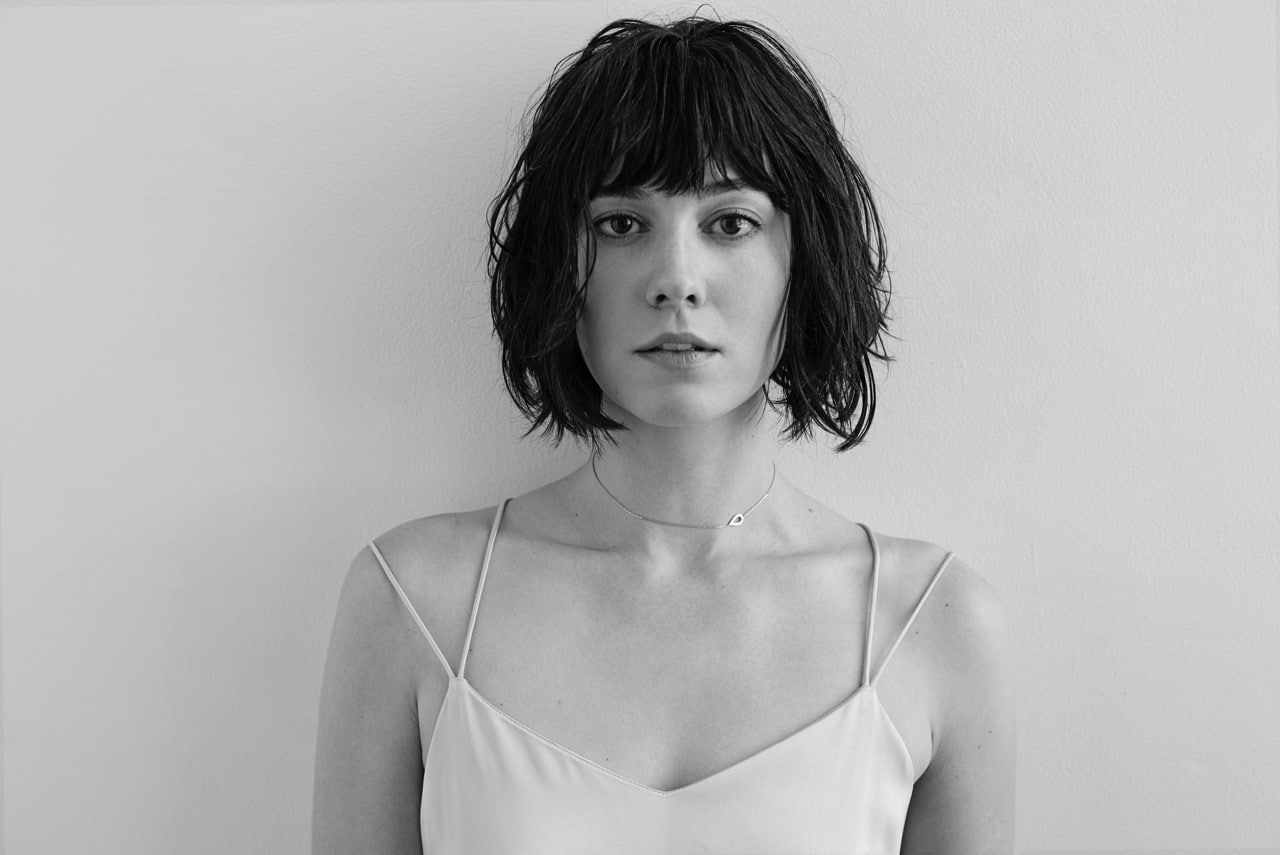 celebrity, portrait, necklace, simple background, women indoors, monochrome, short hair, face, Mary Elizabeth Winstead, looking at viewer, 720P, brunette, HD Wallpaper