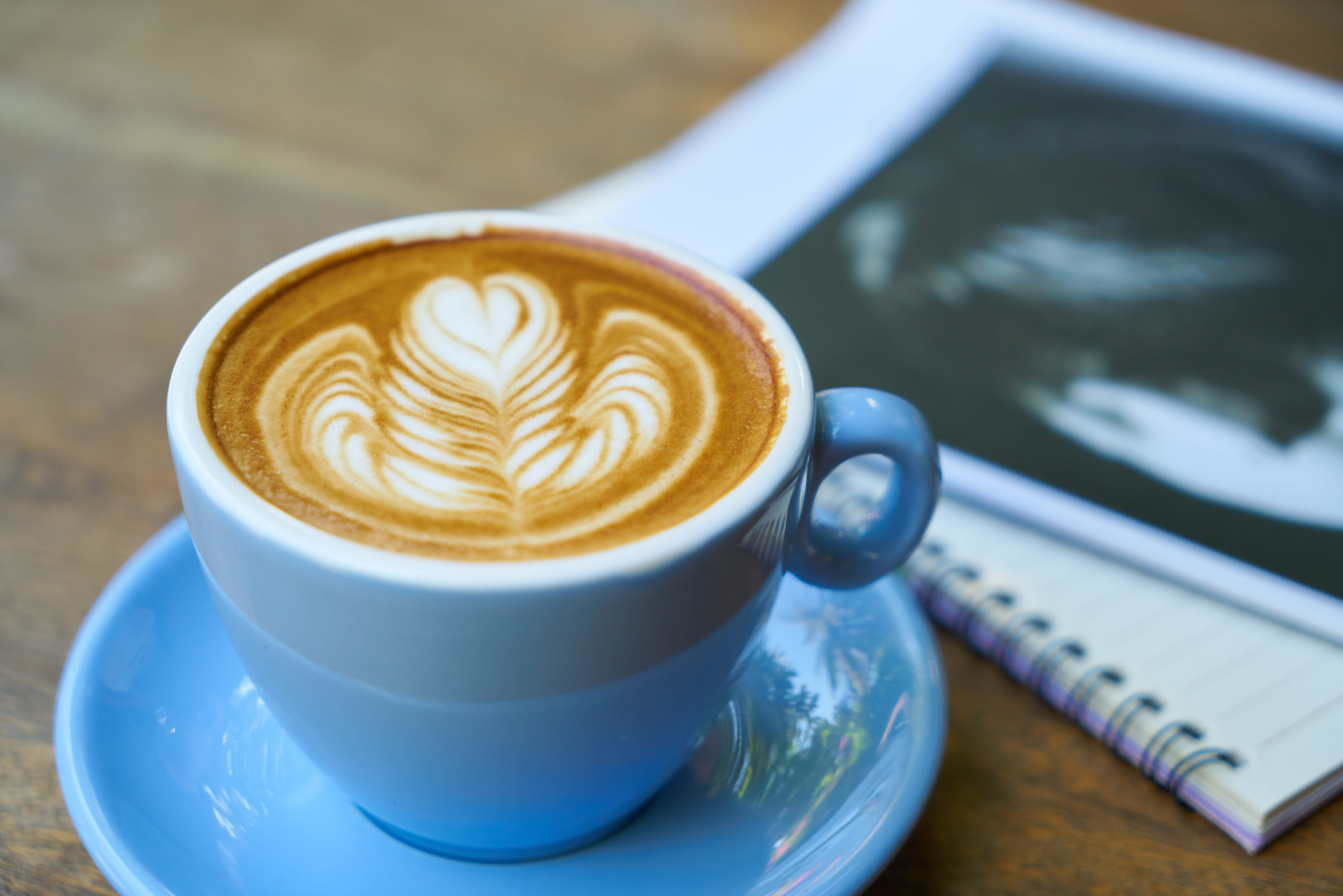 break, 5K, background, no people, spoon, close-up, aroma, table, refreshment, art, cup, latte, brown, macro, hot, mug, notebook, coffee, espresso, heart, HD Wallpaper
