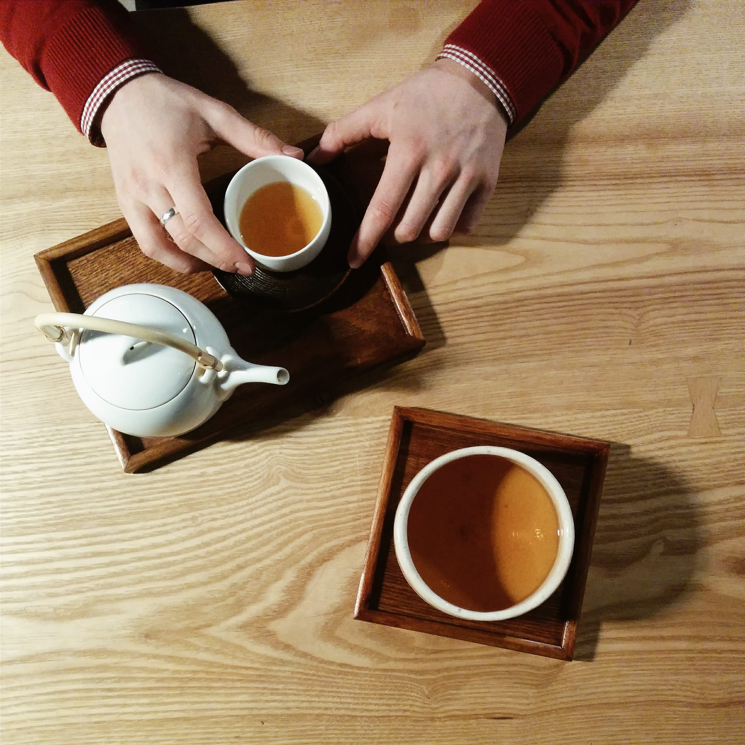 teapot, relaxation, cup, mug, tea, coffee, food and drink, brown, wood, human body part, hot drink, crockery, coffee - Drink, men, coffee Cup, date, refreshment, HD Wallpaper