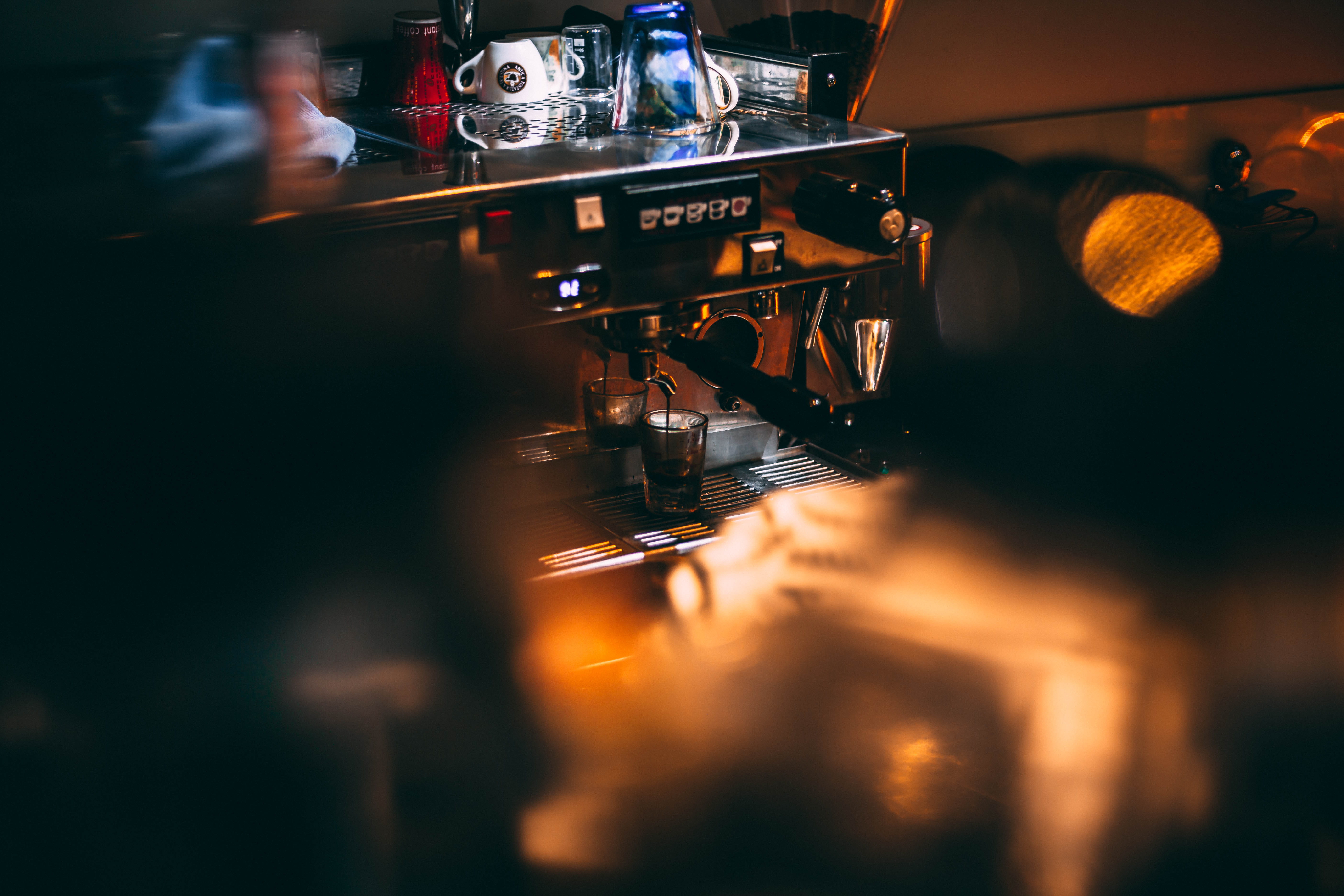 bokhe, close-up, technology, human, tire, coffee machine, incidental people, night, transportation, coffee cup, person, men, wheel, club dj, yellow, café, HD Wallpaper