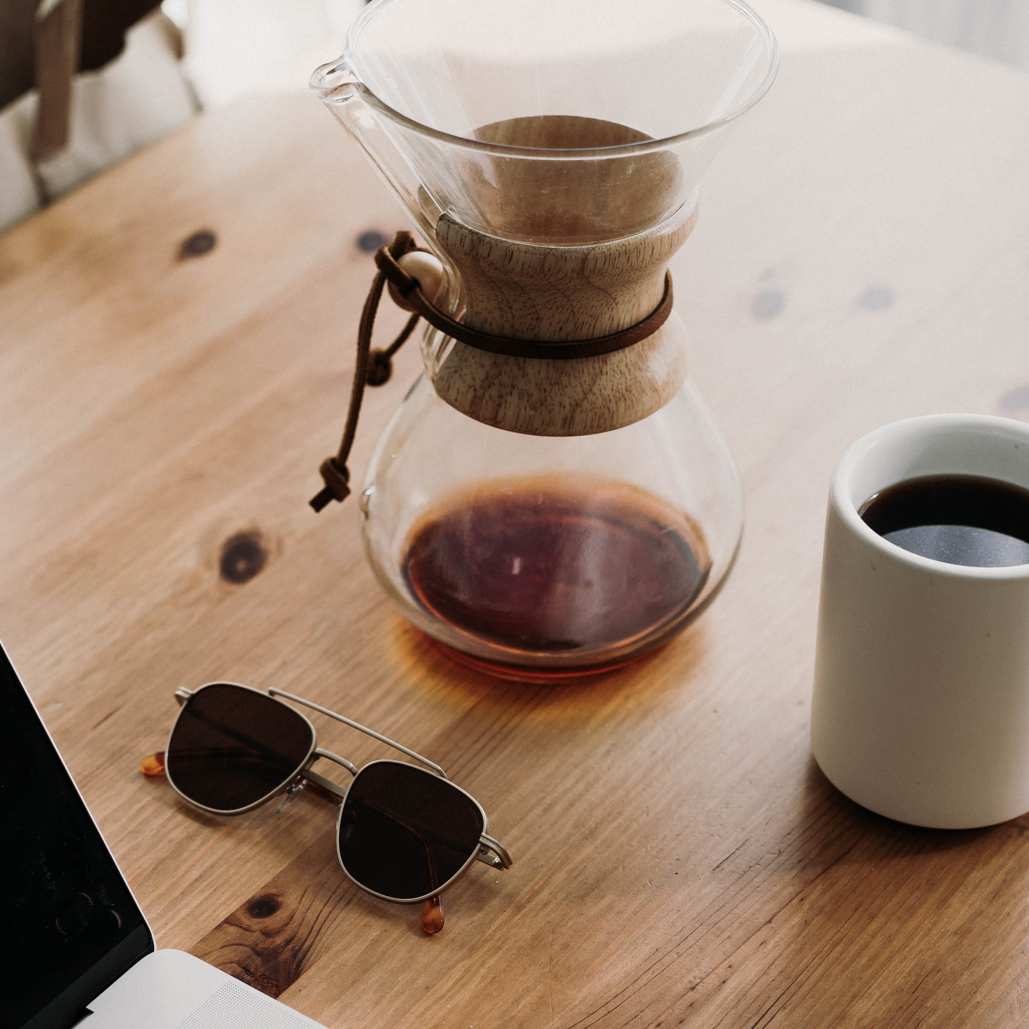 chemex, morning, laptop, tray, sunglasses, pottery, tea, coffee shop, hardwood, still life, cup, refreshment, accessory, lancer, tea cup, high angle view, Phone HD Wallpaper