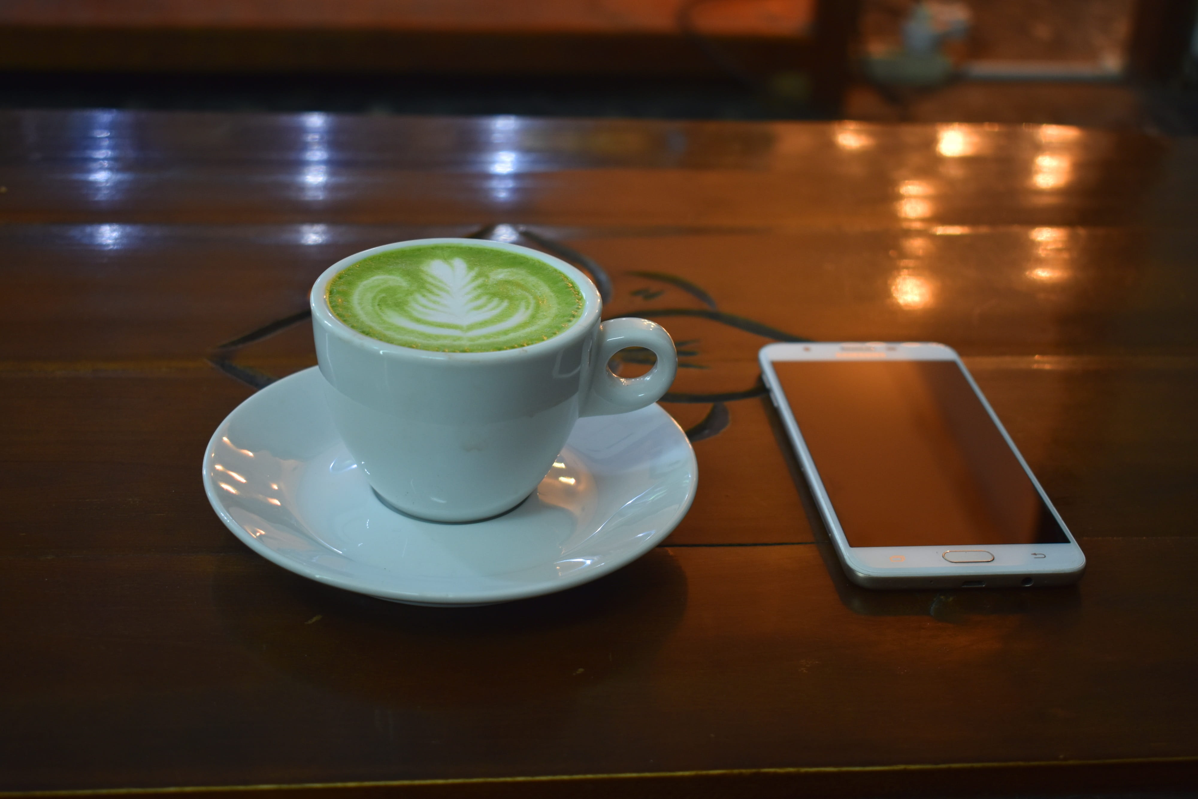 latte, crockery, coffee, teacup, no people, 4K, tea cup, green tea lattee, food, food and drink, coffee shop, refreshment, wireless technology, saucer, HD Wallpaper
