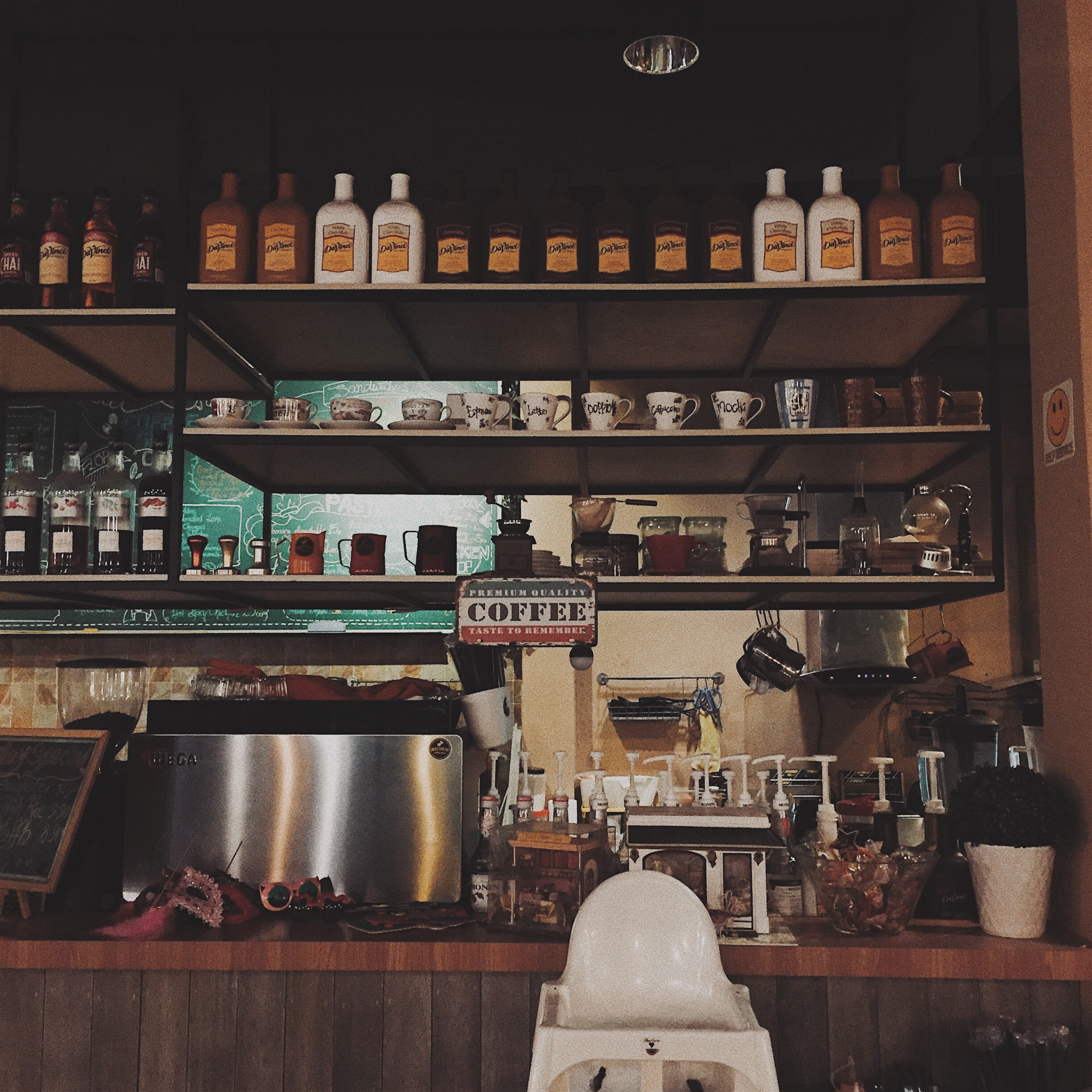 still life, collection, order, bottle, antique, large group of objects, container, choice, arrangement, business, cafe, drink, latte, kota bharu, in a row, Phone HD Wallpaper
