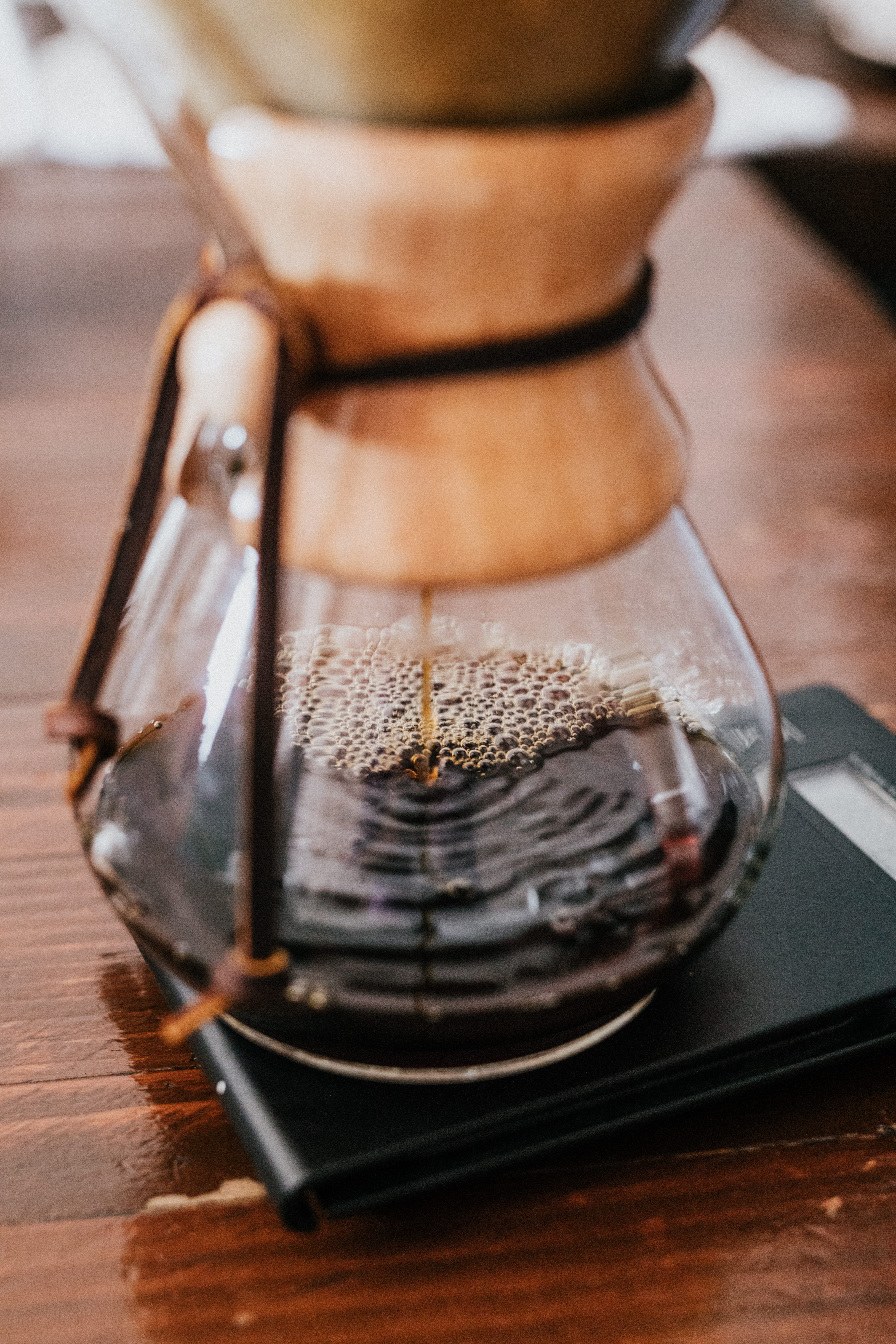 container, jar, electric lamp, indoors, close-up, refreshment, coffee shop, no people, drip, technology, transparent, food and drink, focus on foreground, Phone HD Wallpaper