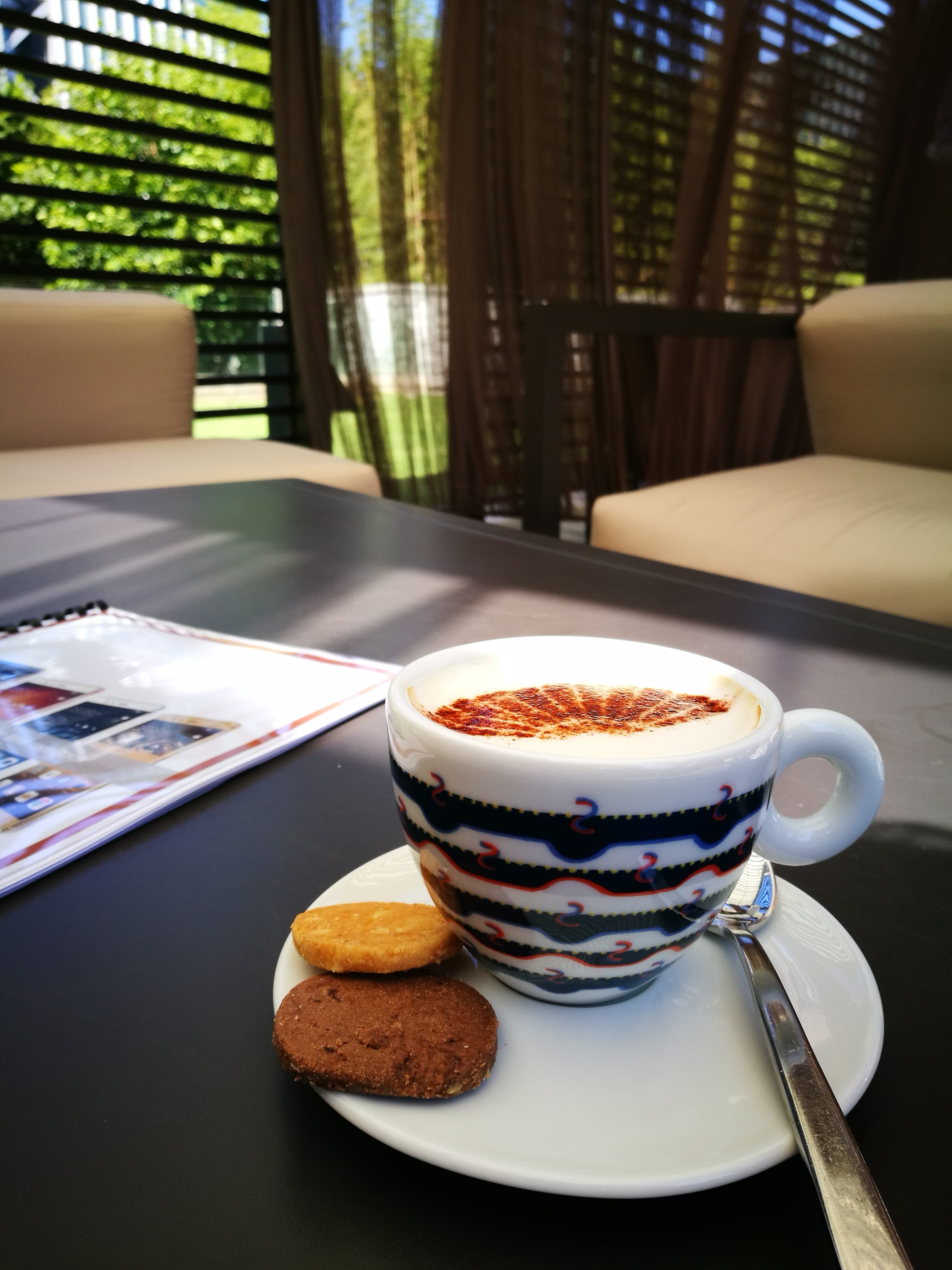 cookie, indoors, no people, still life, mug, temptation, table, biscuit, crockery, confectionery, food and drink, relax, food, indulgence, sweet, cafe, Phone HD Wallpaper