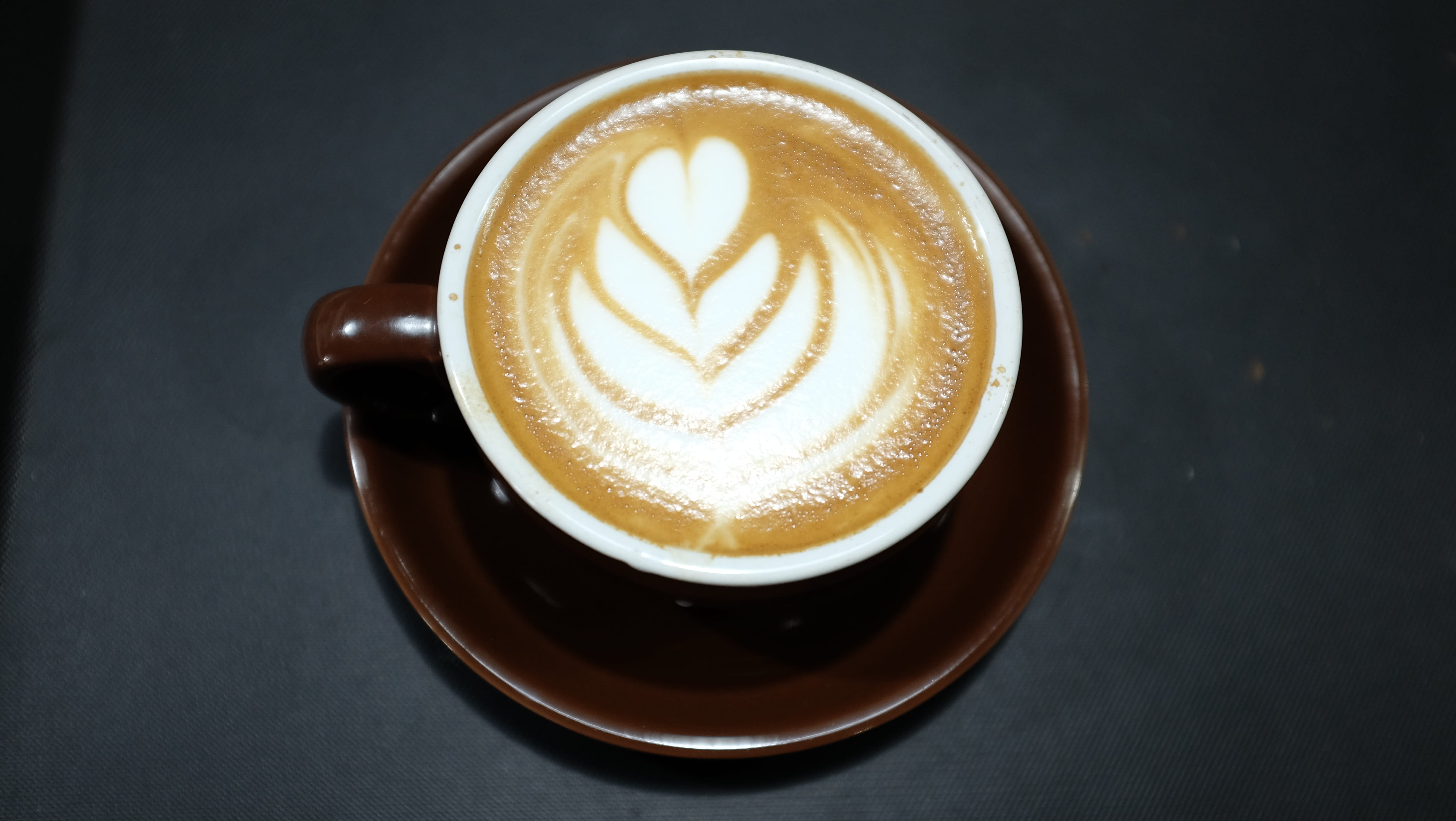 latte, indonesia, coffee - drink, non-alcoholic beverage, coffee lover, no people, crockery, froth art, drink, coffee, black background, saucer, coffee cup, HD Wallpaper