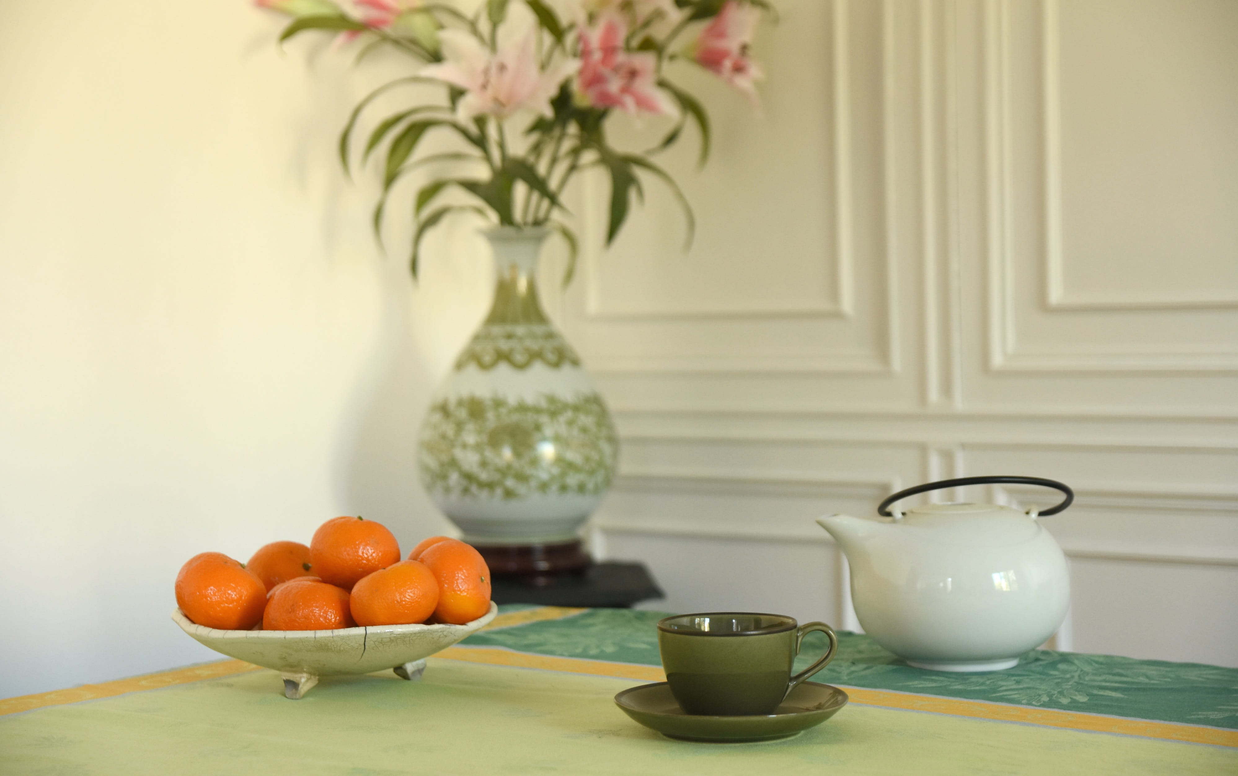 indoors, wellbeing, fruit, breakfast, table, plant, coffee cup, home interior, tea, furniture, focus on foreground, freshness, beverage, food and drink, HD Wallpaper