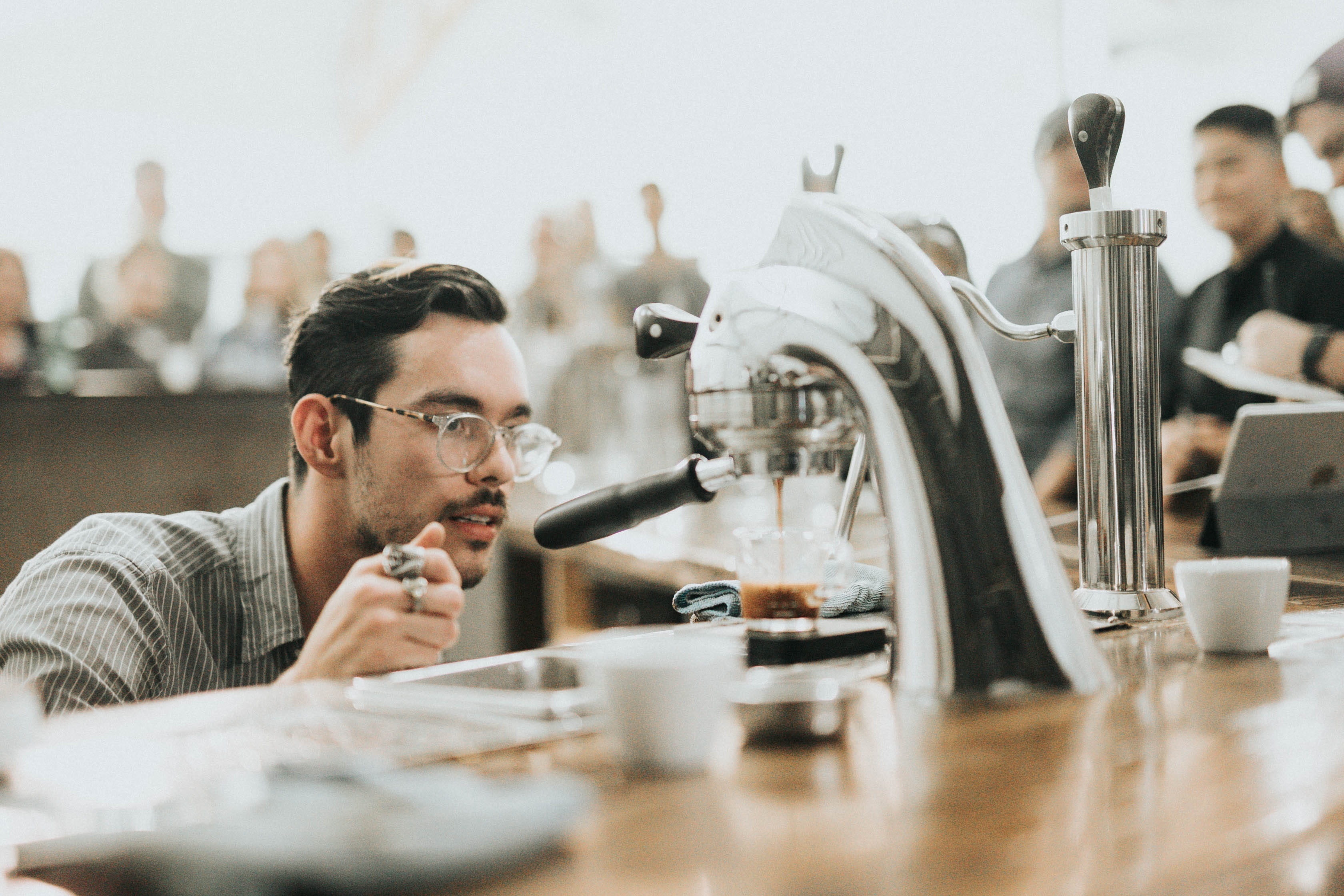 young adult, drink, young men, maker, adult, espresso, people, working, men, real people, 2K, selective focus, mid adult, barista, coffee, headshot, business, HD Wallpaper