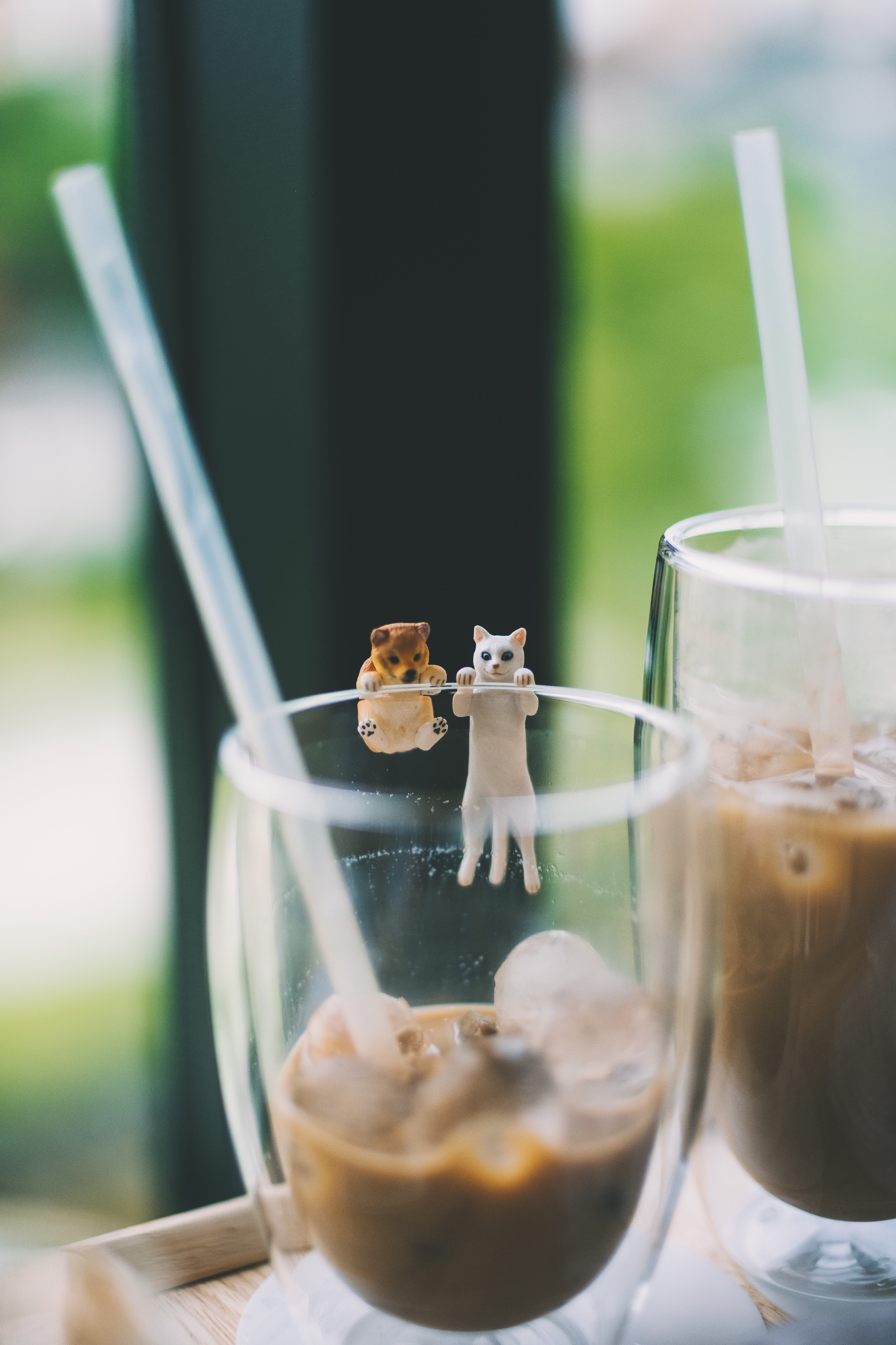 glass, cocktail, ice, refreshment, shallow, drinking, latte, dog, 5K, freshness, brown, glass - Material, liquid, focus, caffeine, close-up, backgrounds, Phone HD Wallpaper