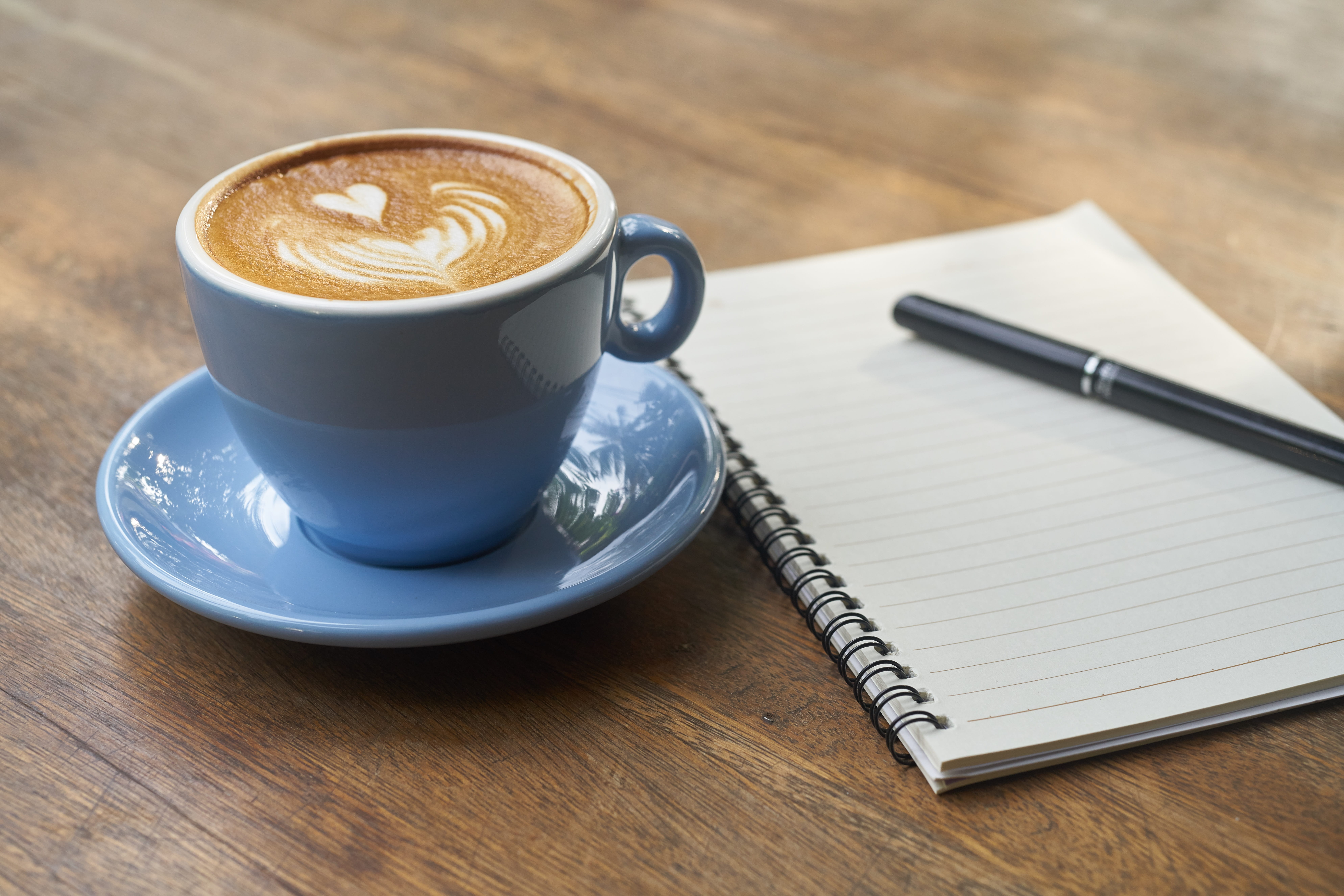 indoors, eating utensil, focus on foreground, notepad, wooden surface, notebook, delicious, coffee - drink, drink, foam, coffee drink, crockery, note pad, HD Wallpaper