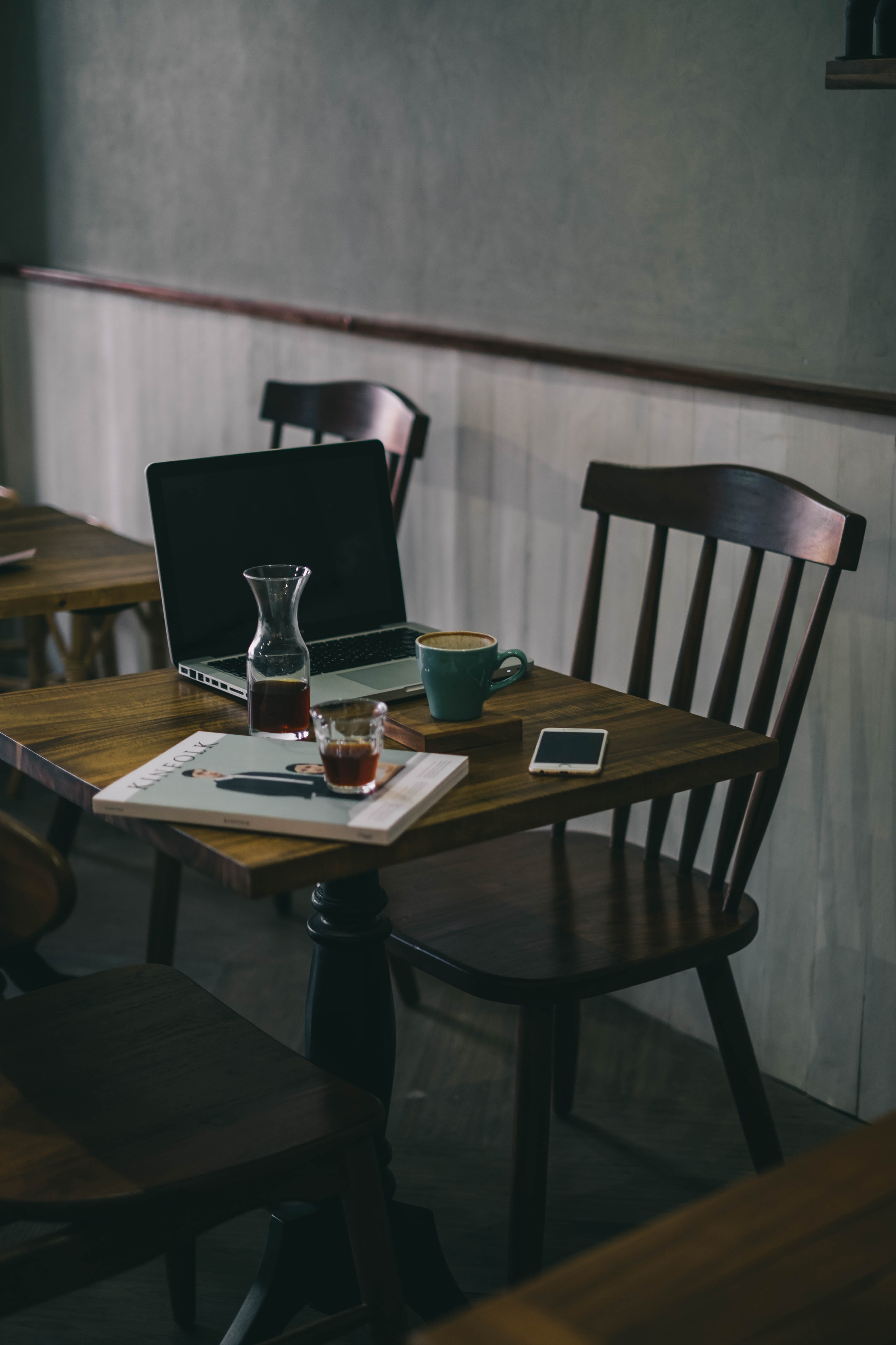 mug, business, office, coffee shop, table, latte, minimalism, meeting, chair, project, interrior, indoors, wood - Material, seat, magazine, dining, teal, Phone HD Wallpaper