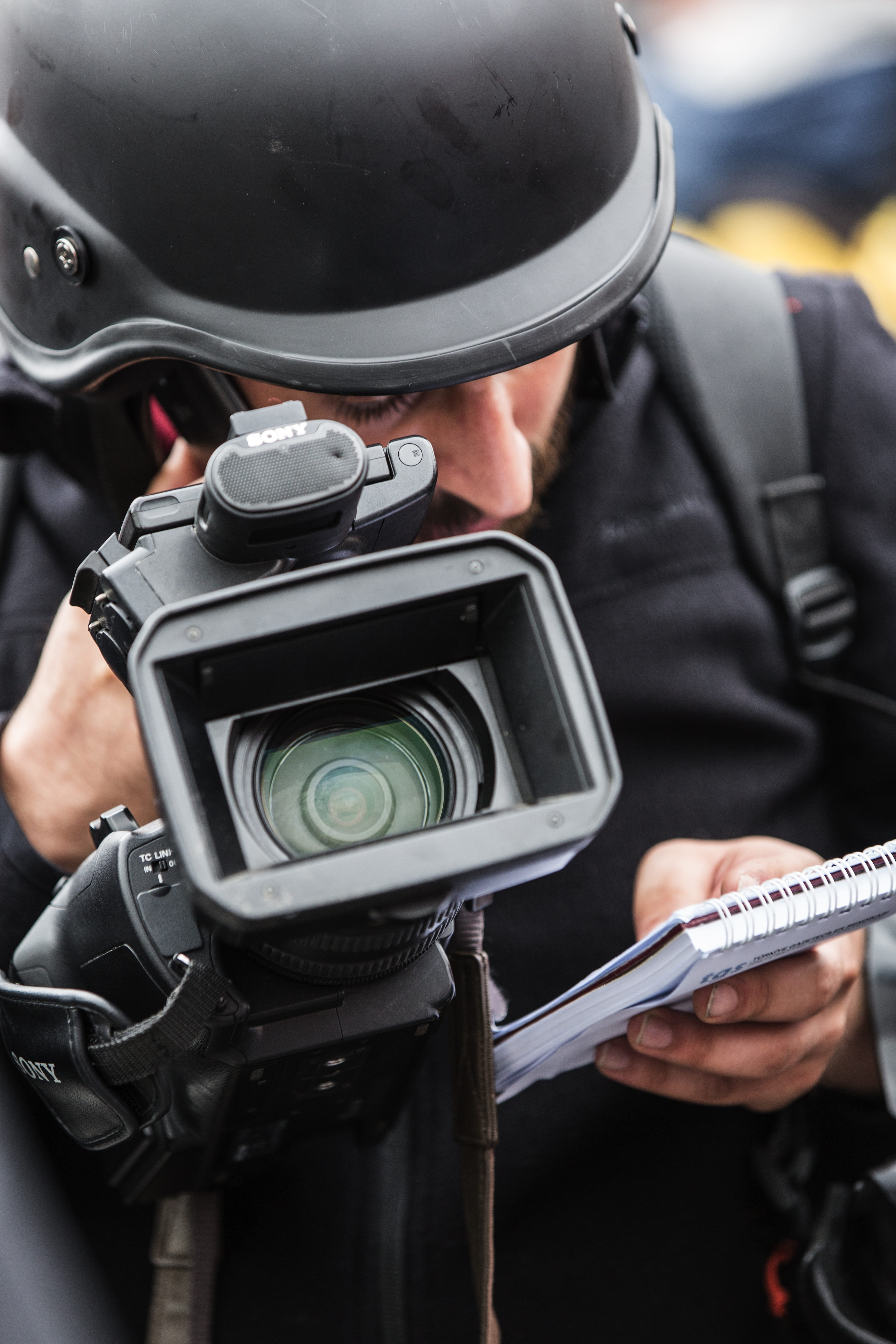digital camera, news, exposure, press, cameraman, occupation, holding, helmet, contact, photography themes, helmets, camera - photographic equipment, portrait, Phone HD Wallpaper
