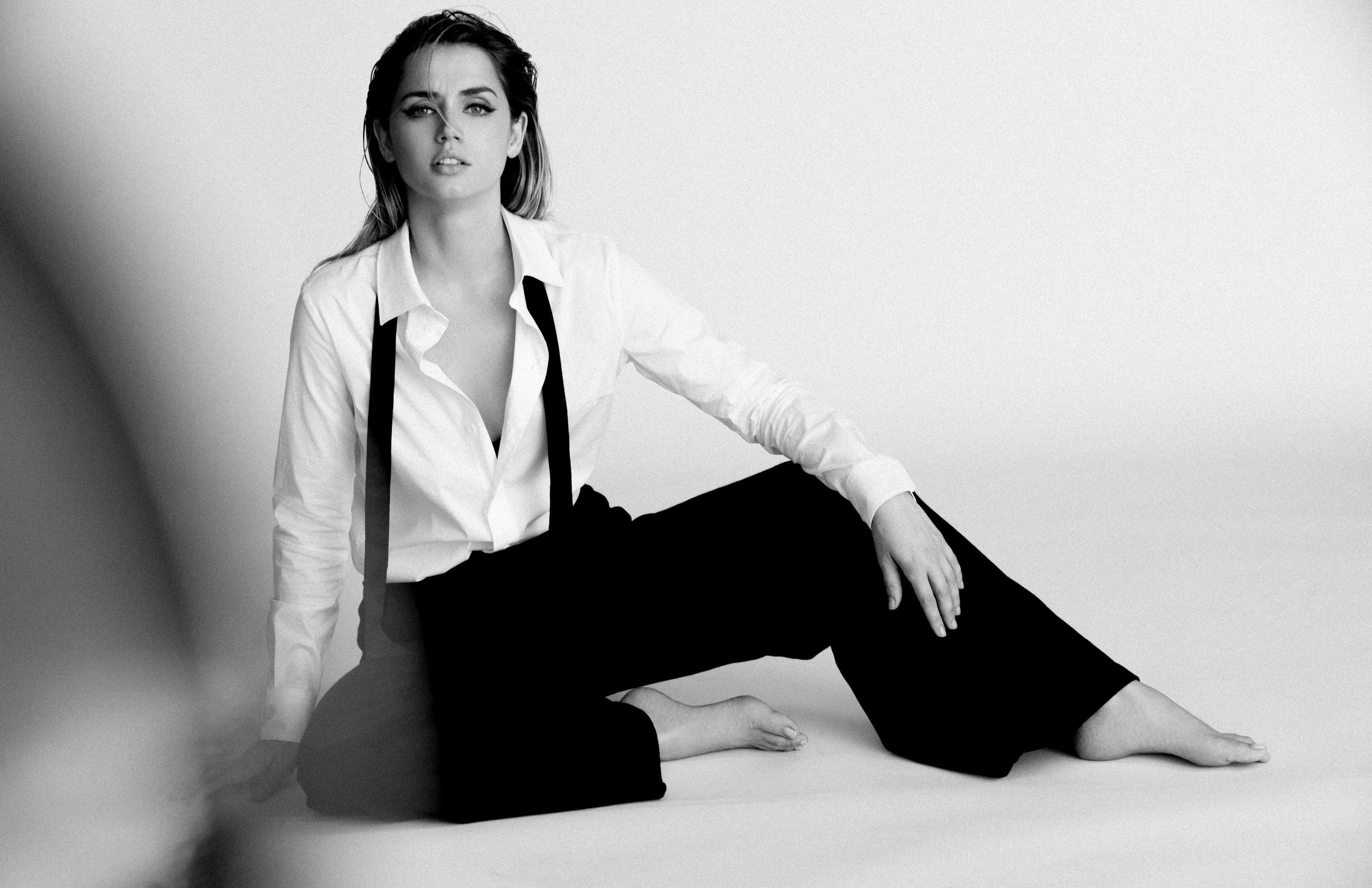 business person, hd, one person, monochrome, girls, bag, 1080P, suit, indoors, looking at camera, beautiful people, well-dressed, portrait, beauty, celebrities, HD Wallpaper