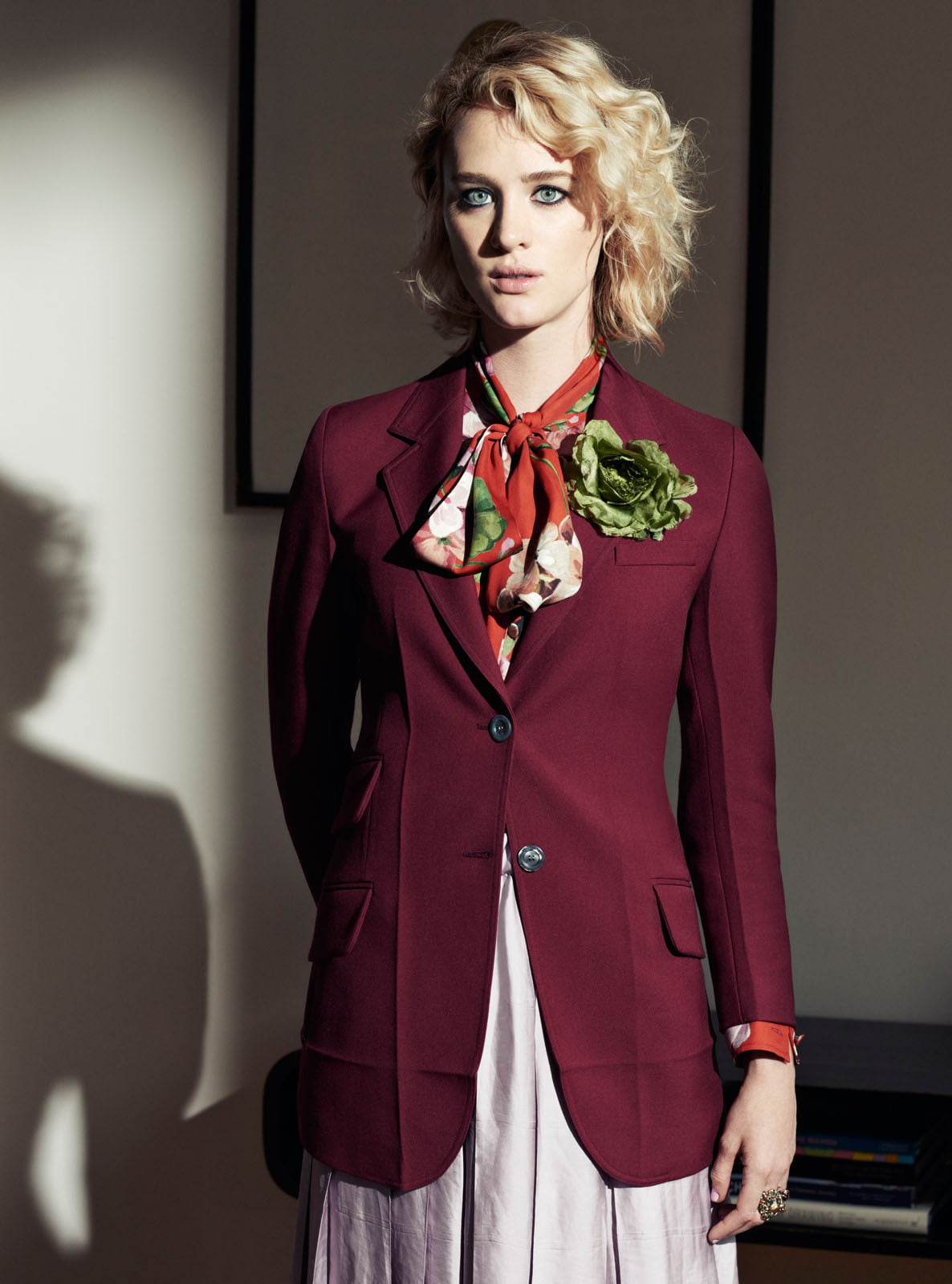 Mackenzie Davis, blue eyes, women, short hair, actress, 720P, women indoors, Phone HD Wallpaper