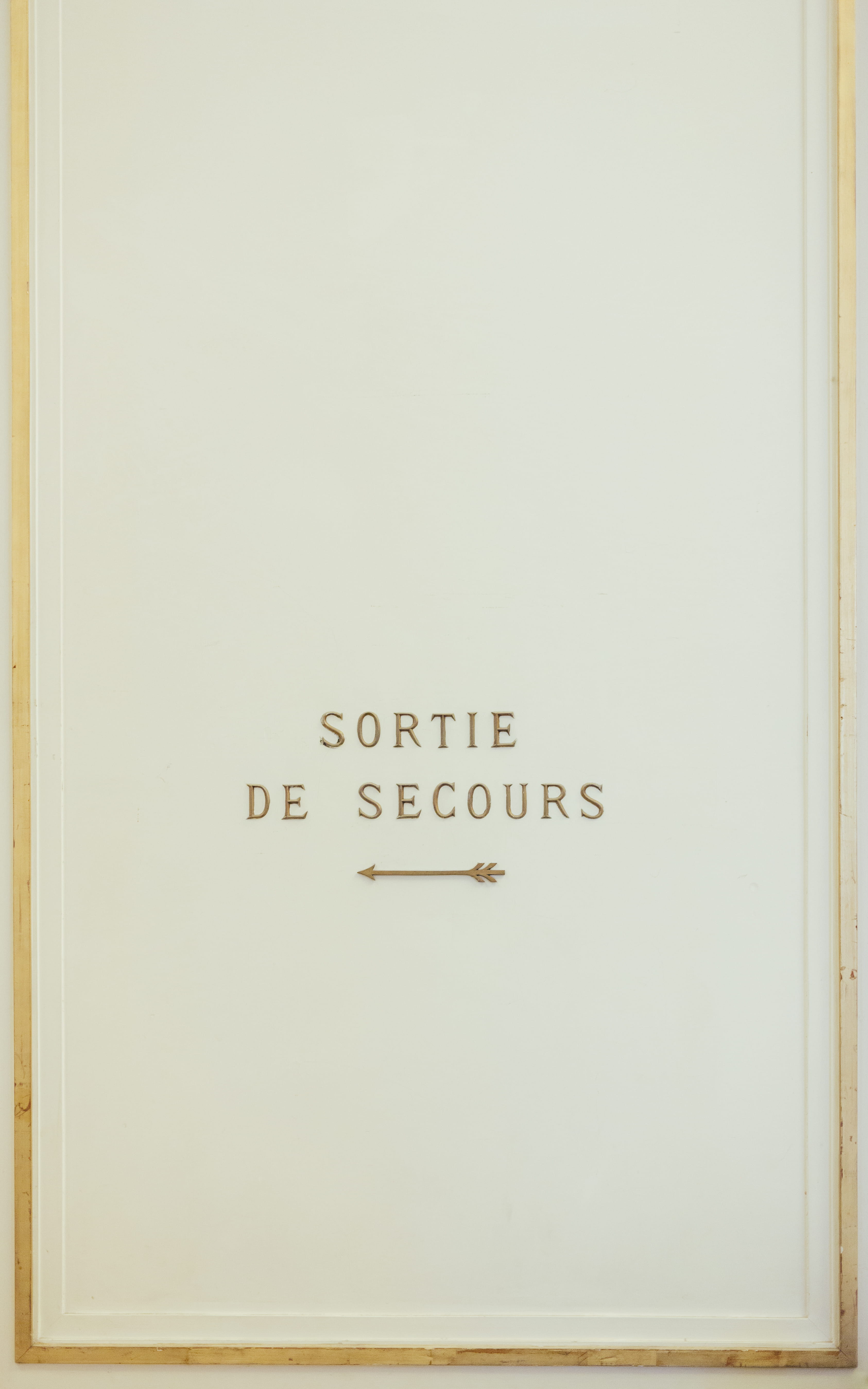 western script, sortie, france, house of potocki, information, entrance, french sign, communication, luxury, paris, text, arrow, close-up, detail, minimal, Phone HD Wallpaper