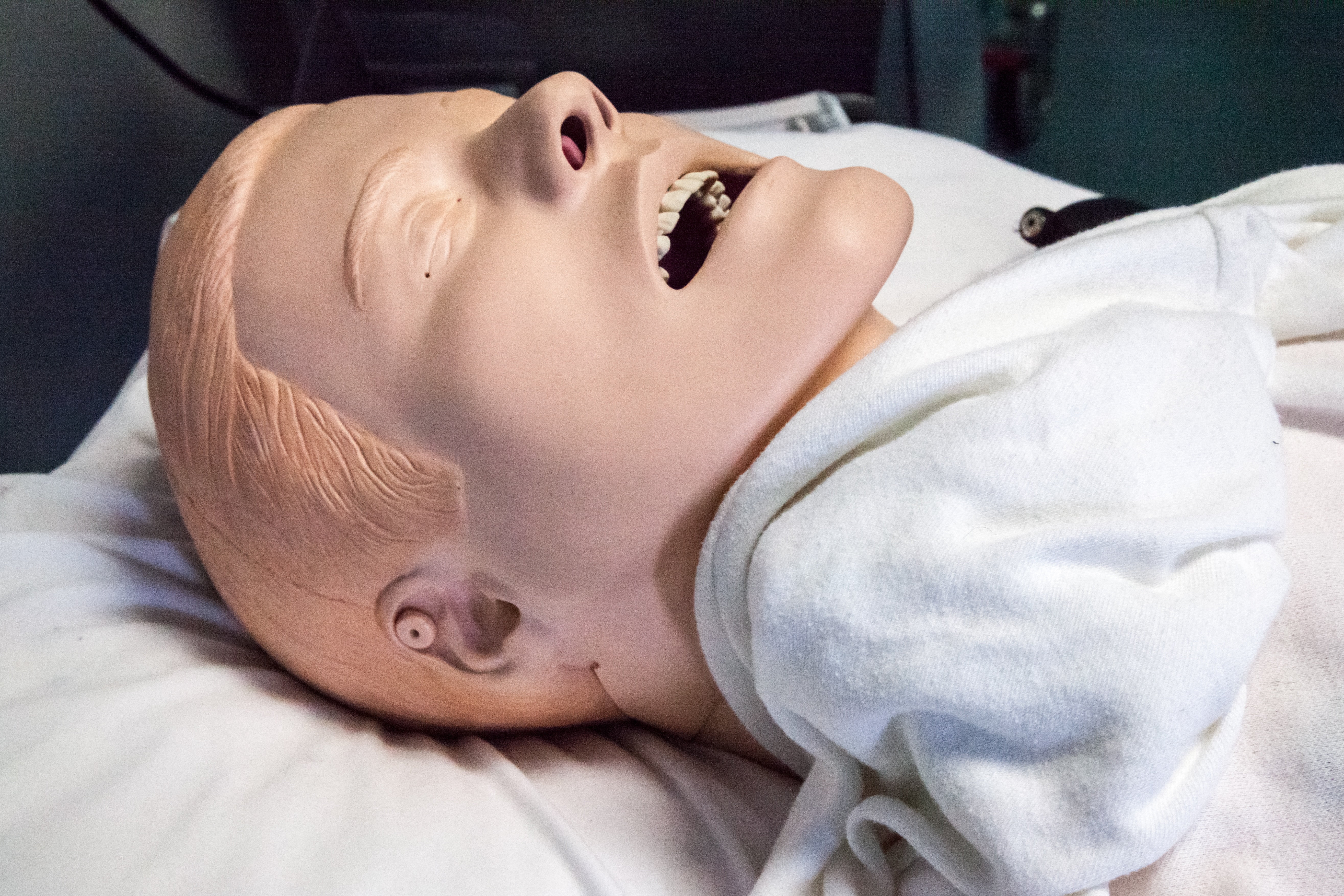 education, mouth open, eyes closed, relaxation, adult, male, lying on back, paramedics doll, rescue, emergency, medical, patient, doctor, health, assistance, HD Wallpaper