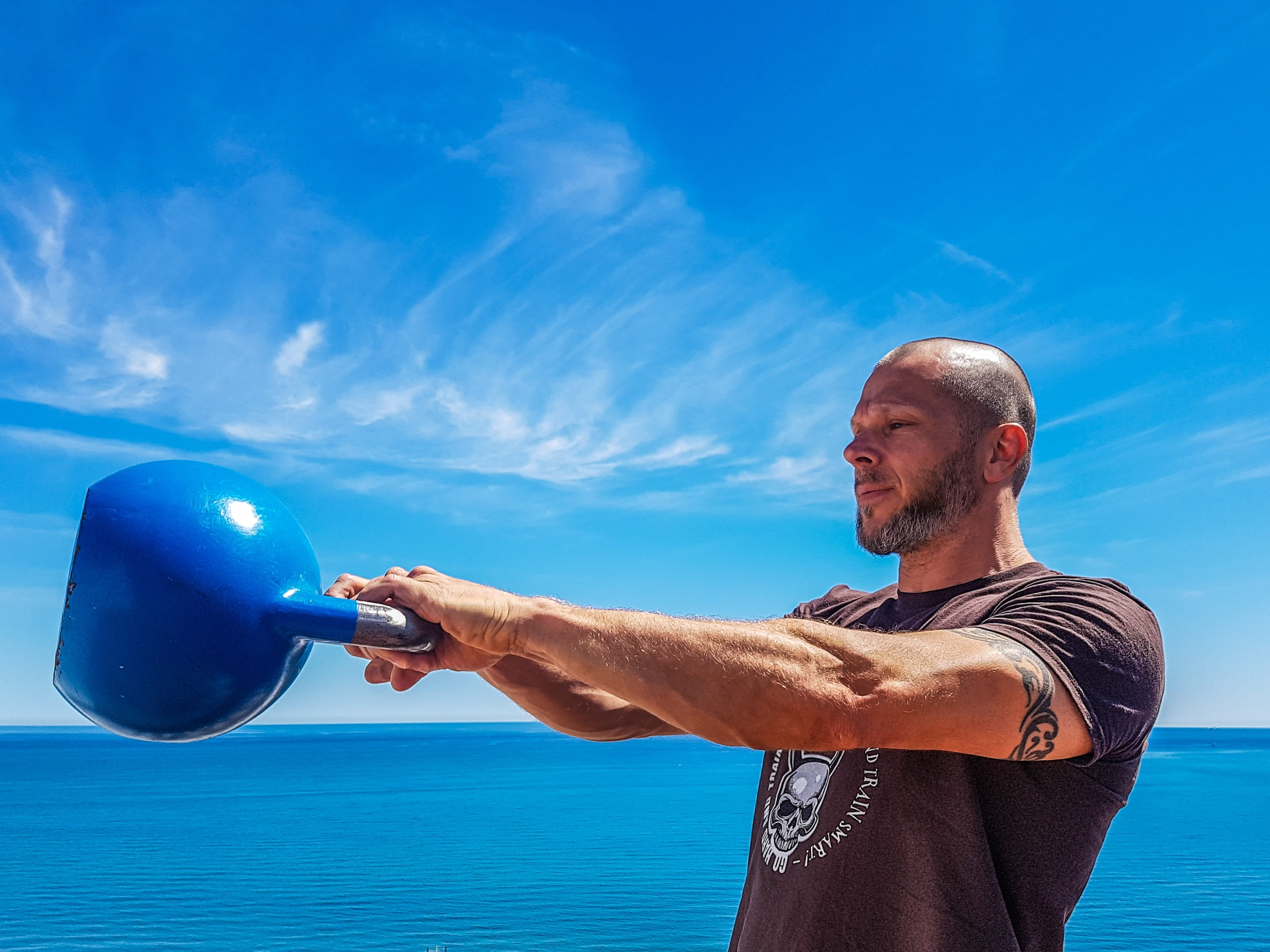 crossfit, blue, kettlebell man, lifestyles, 2K, outdoors, muscular build, healthy lifestyle, sky, strength, kettlebell, human arm, kettlebells, adult, HD Wallpaper