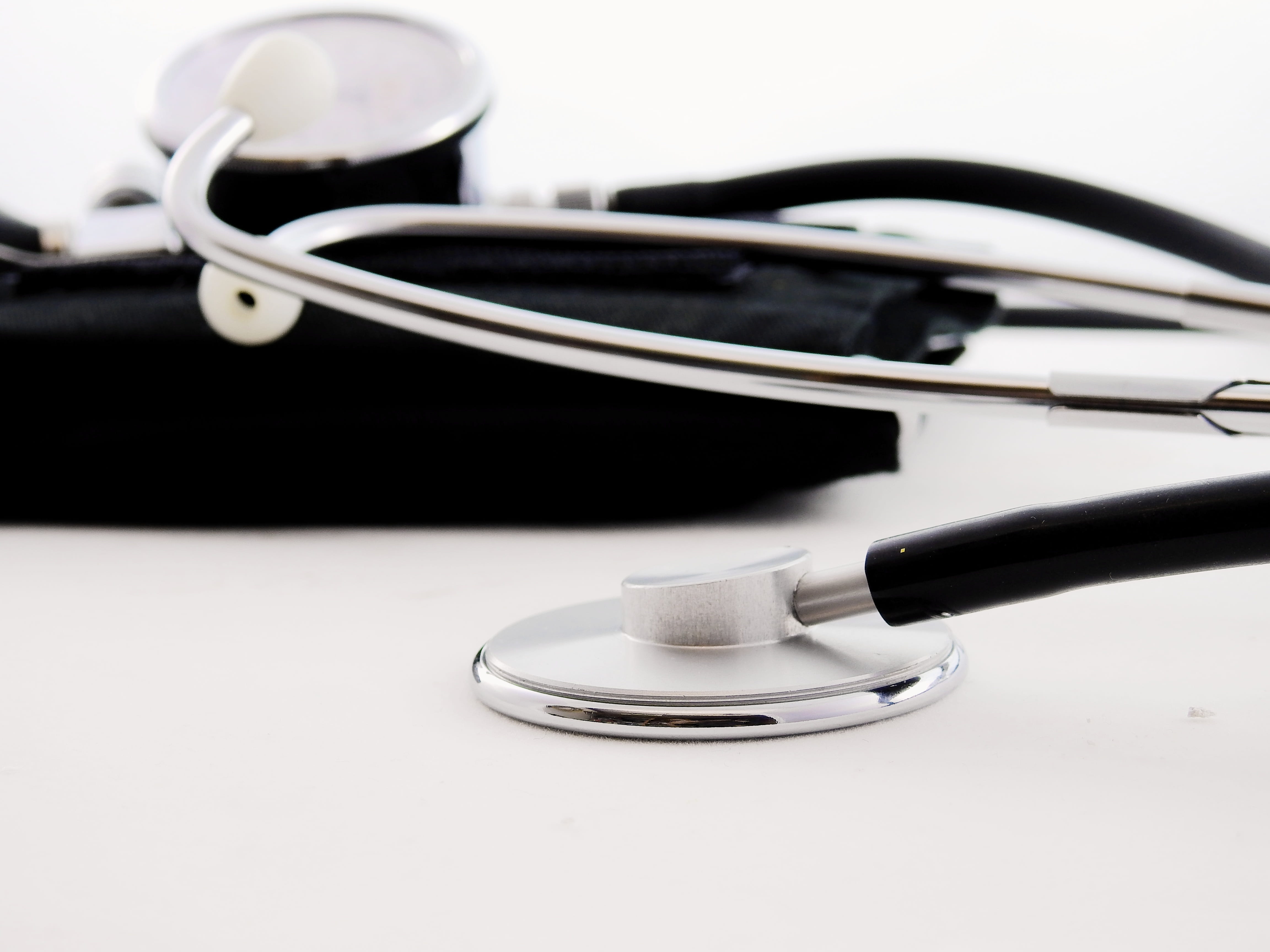 blood pressure, instrument, close-up, gray, cable, 4K, indoors, healing, medicine, listening, headphones, medical equipment, medical, gauge, still life, HD Wallpaper