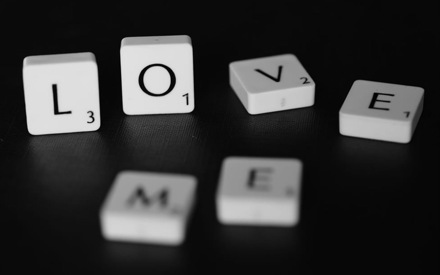 macro, bw, love/hate, hd, love, 720P, HD Wallpaper
