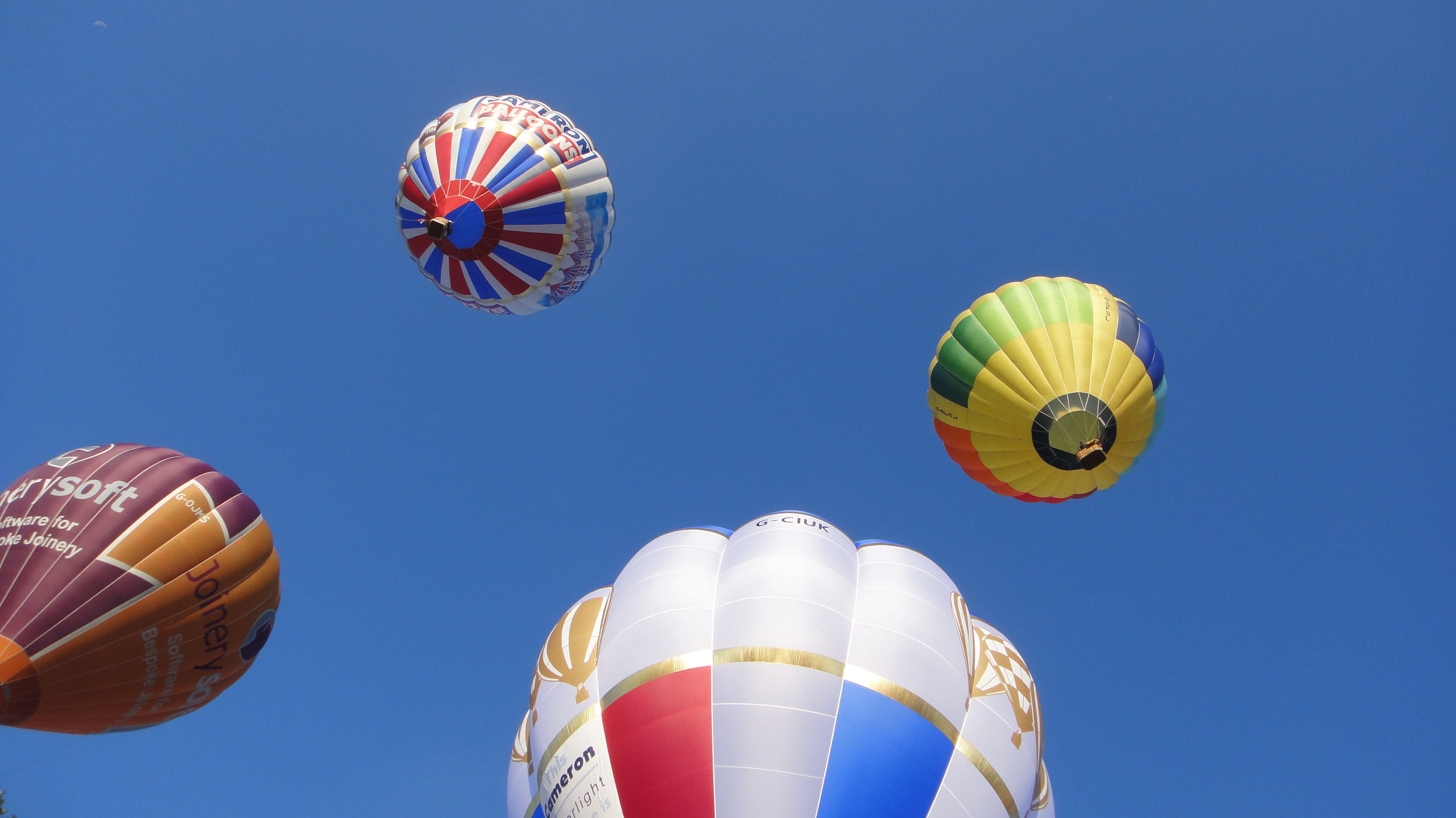 ballooning, no people, leisure activity, outdoors, multi colored, balloon fiesta, bristol, 4K, low angle view, balloons, hot air balloon, sport, mid-air, HD Wallpaper