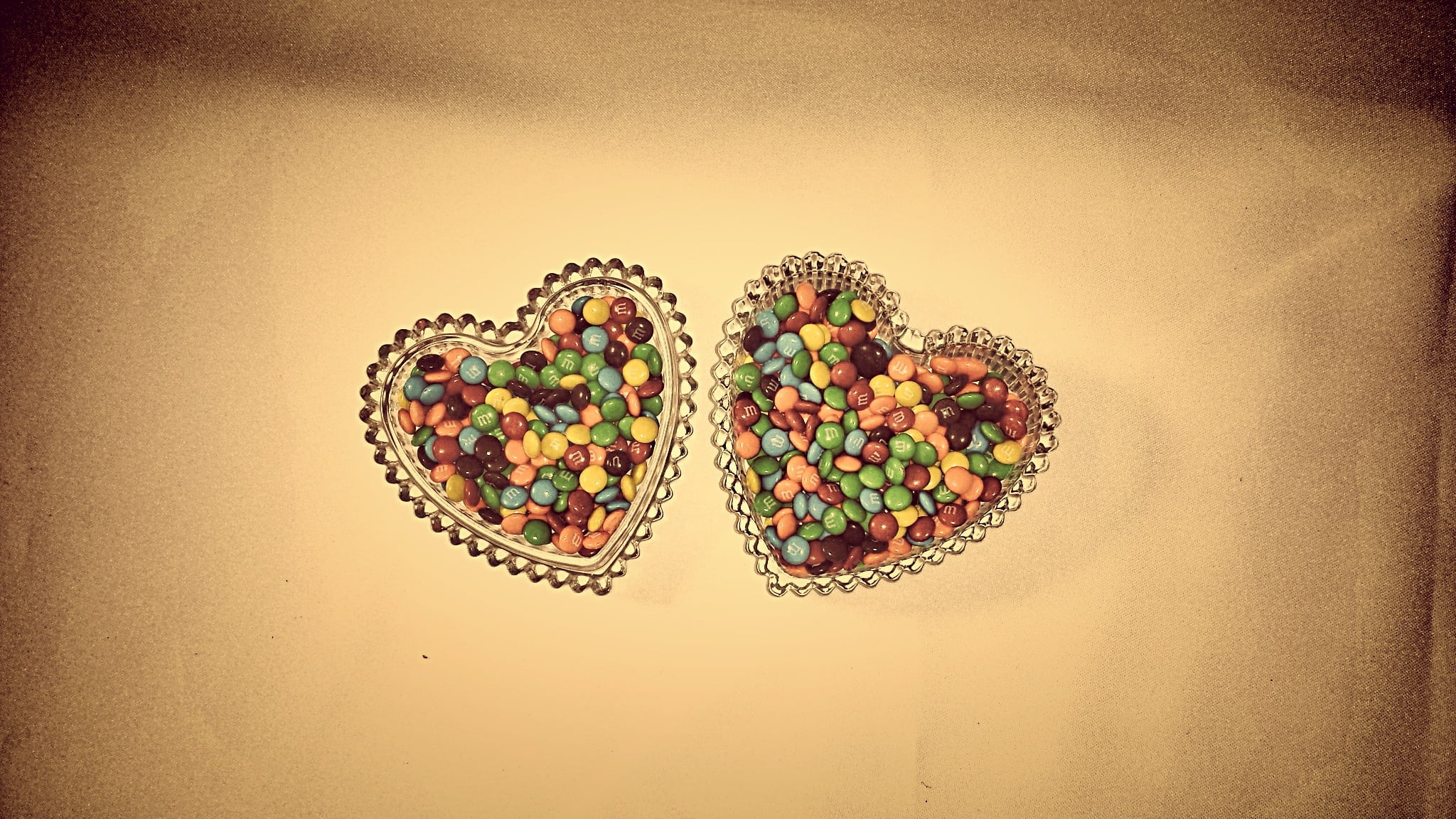 gourmet, marriage, sugar, no people, eat, variation, candy heart, heart shape, m and m, postcard, reflection, valentines, indulgence, shine, freshness, HD Wallpaper