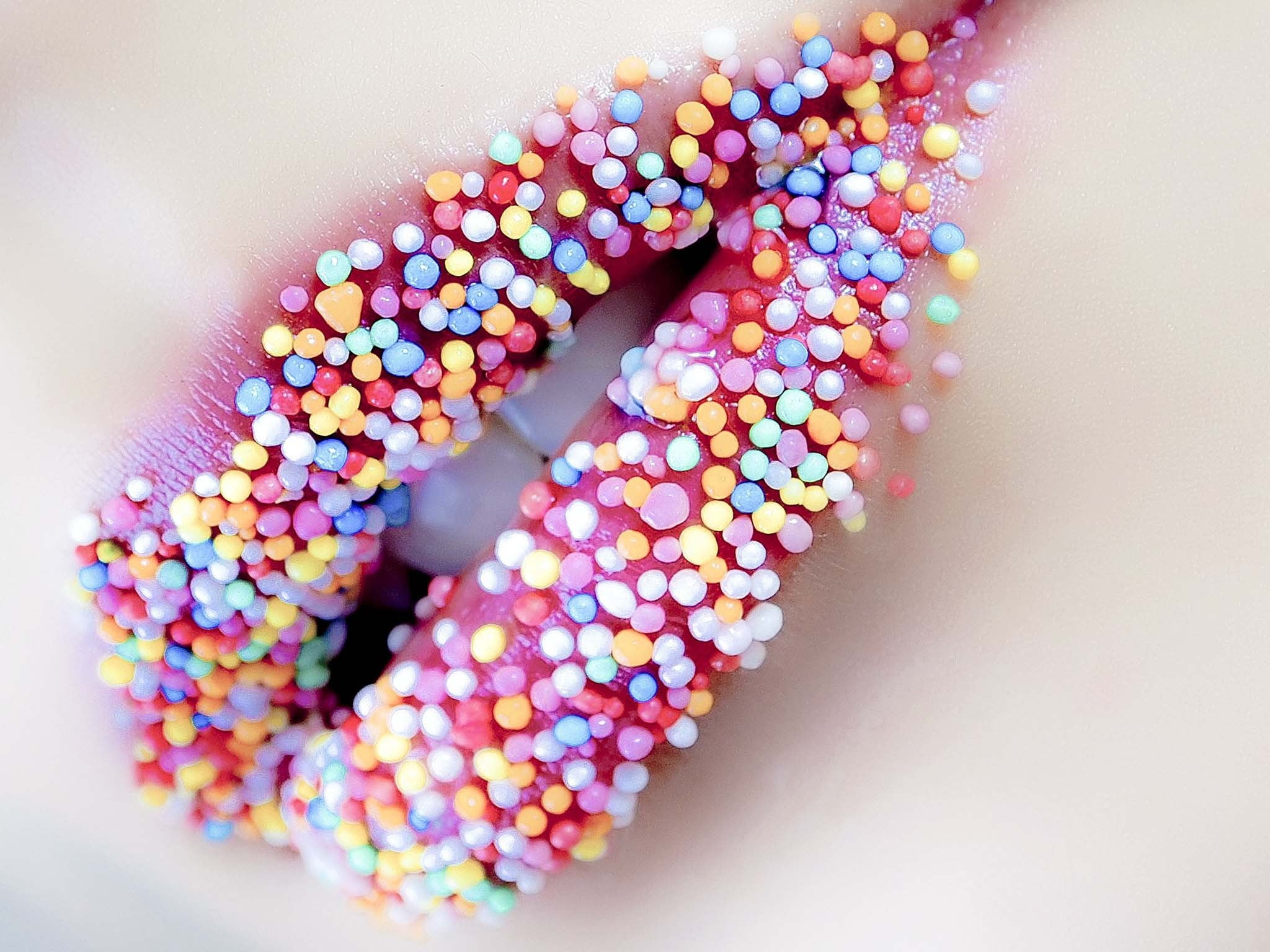 multicolored, lipstick, food, pink, indoors, large group of objects, 1080P, lips, candies, heart shape, still life, temptation, creativity, sweet, sweet food, HD Wallpaper