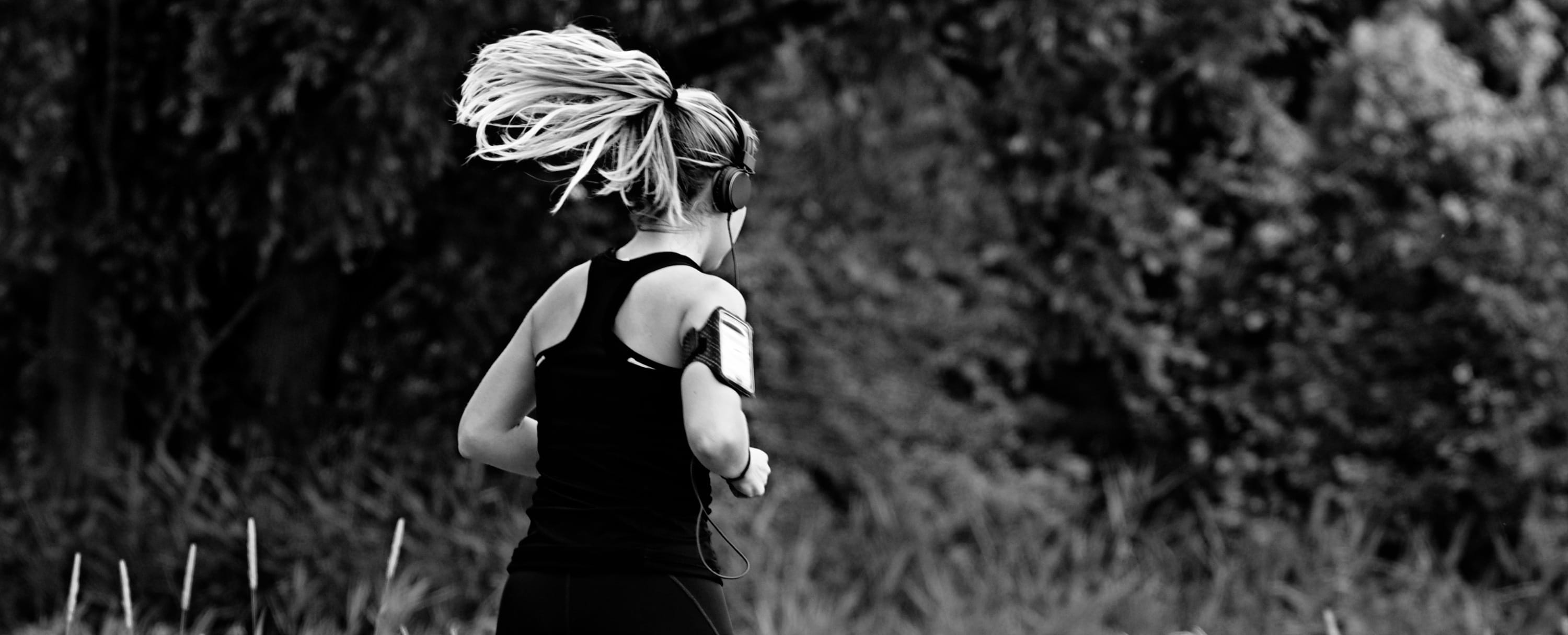 women, woman, standing, adult, plant, land, fitness, summer, runner, heart rate monitor, 2K, real people, three quarter length, running, lifestyles, hair, HD Wallpaper