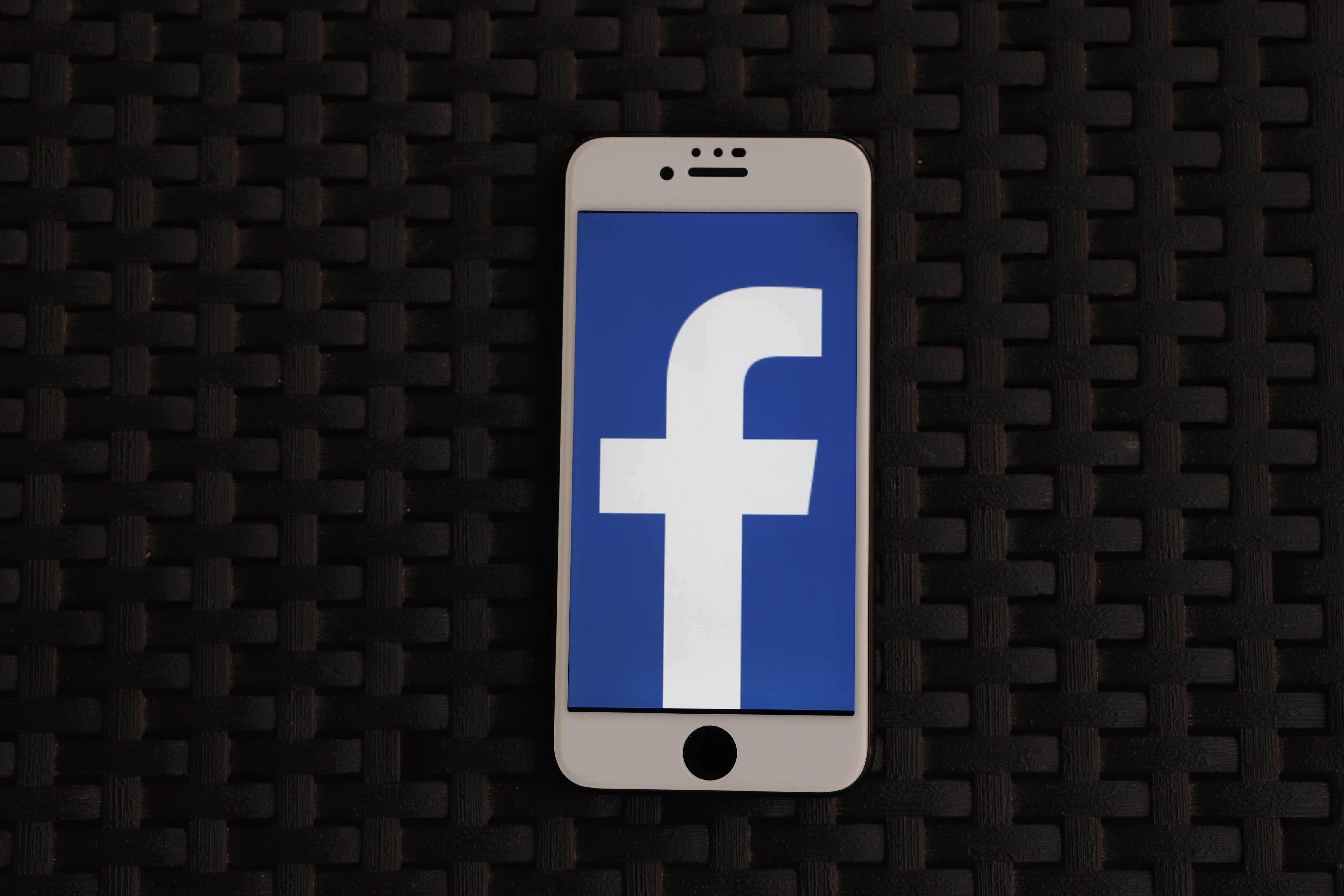 display, social media, 5K, app, social, symbol, no people, technology, facebook, phone, number, sign, data, close-up, disabled sign, connection, iphone, HD Wallpaper