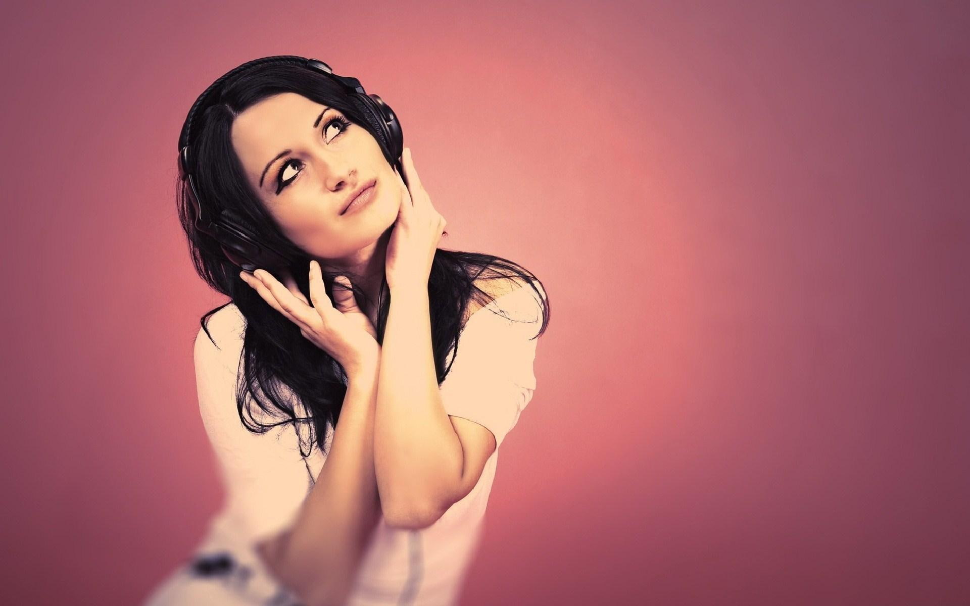 1080P, s, hair, woman, music, girl, brunette, black, blur, headphones, beautiful, HD Wallpaper