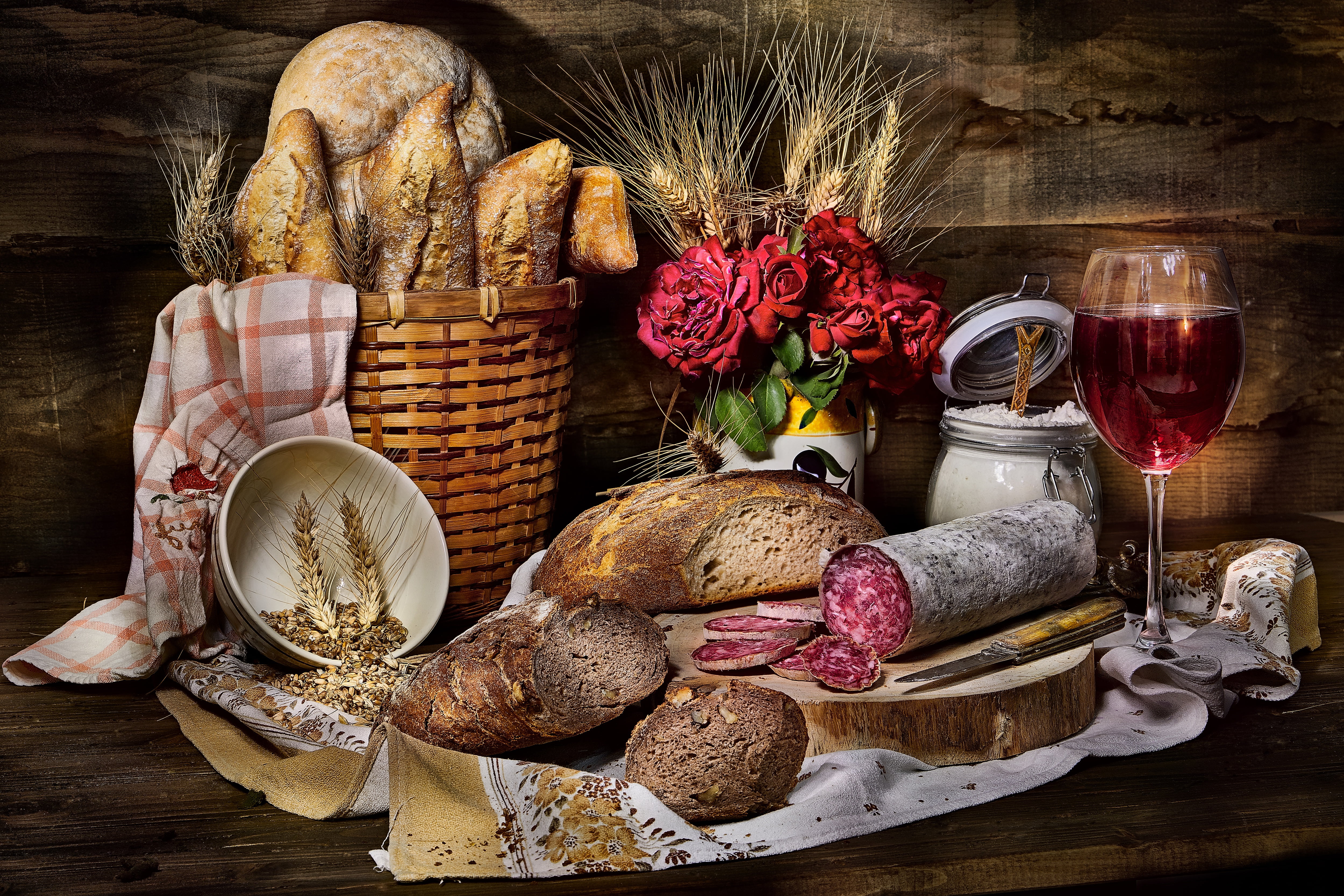 rye, Board, flowers, dishes, flour, the dark background, ears, Cup, circles, towel, basket, food, glass, red, cereals, bakery products, roses, bouquet, HD Wallpaper