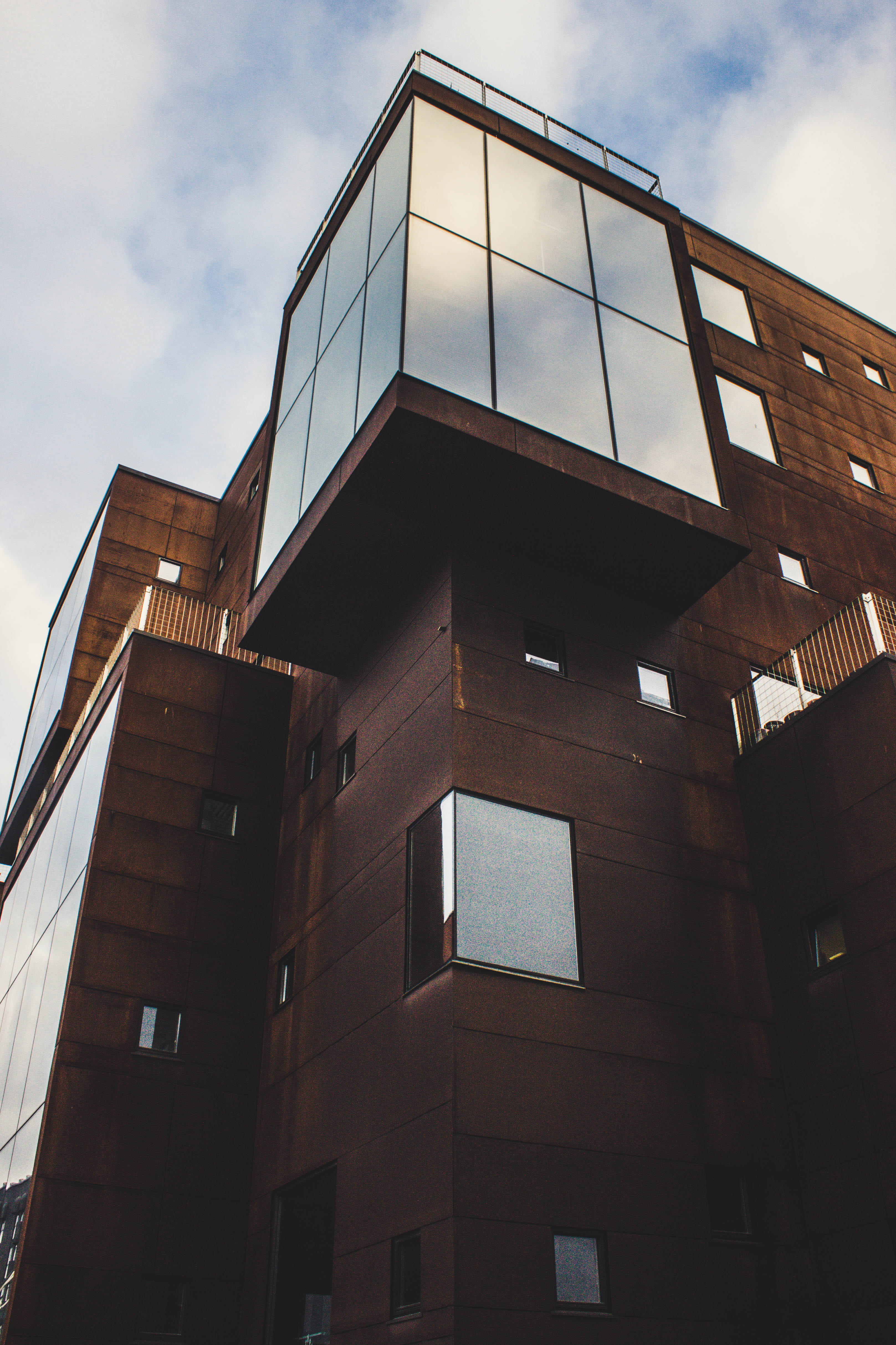 architecture, modern, day, reflection, windows, low angle shot, urban, office, sky, apartment, outdoors, architectural design, glass items, city, no people, Phone HD Wallpaper